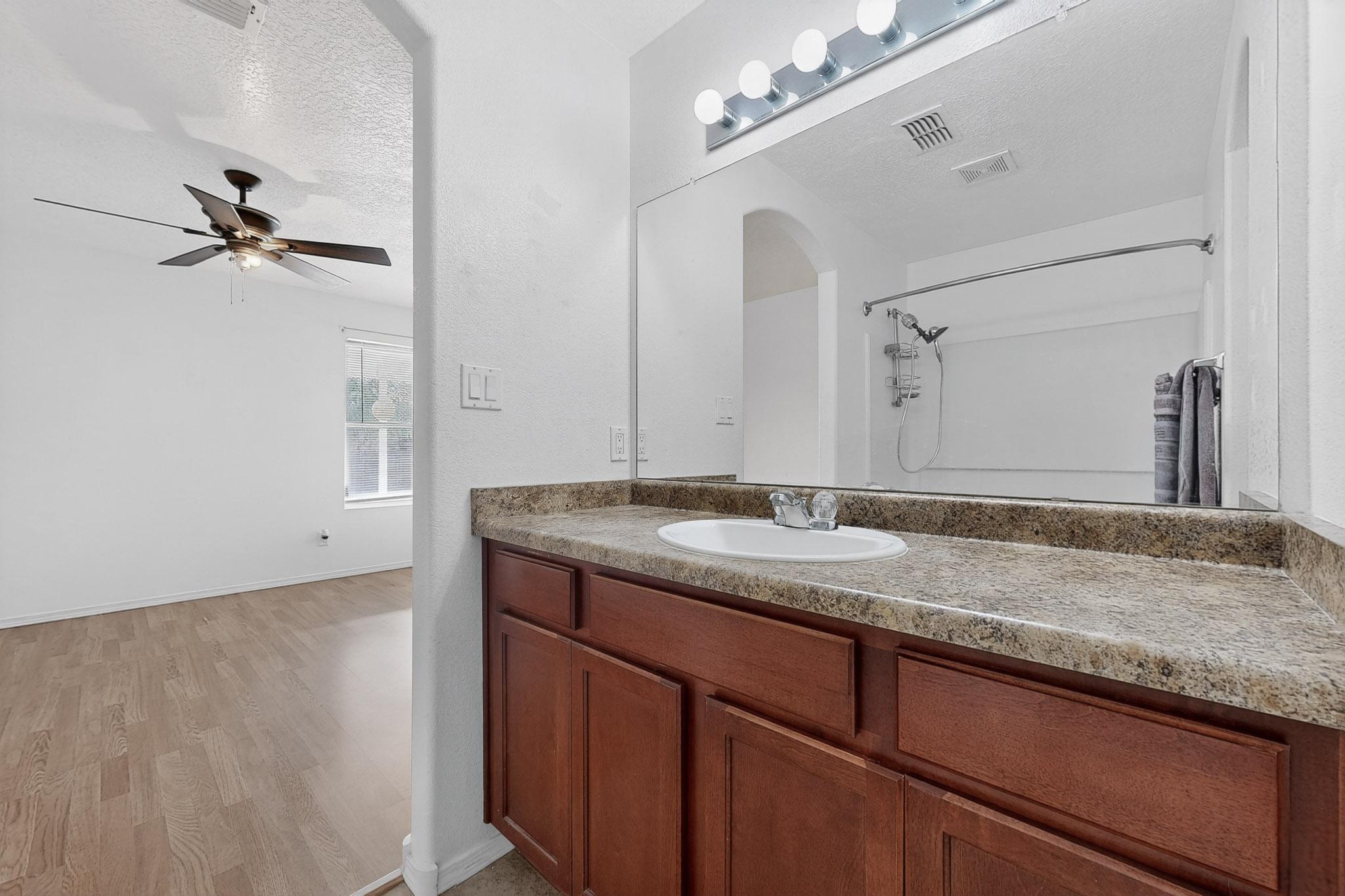 134 OAKWOOD Court SW