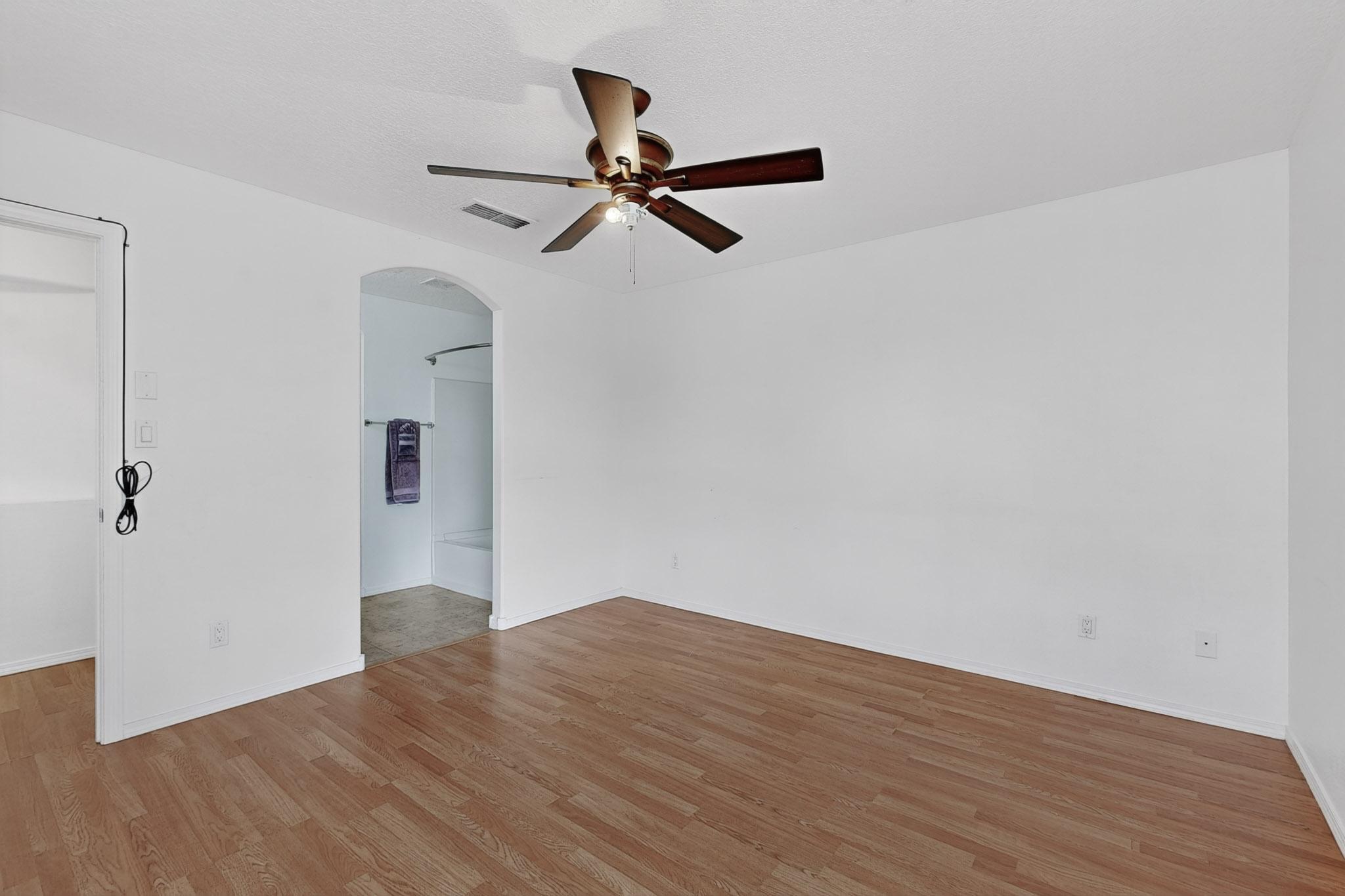 134 OAKWOOD Court SW