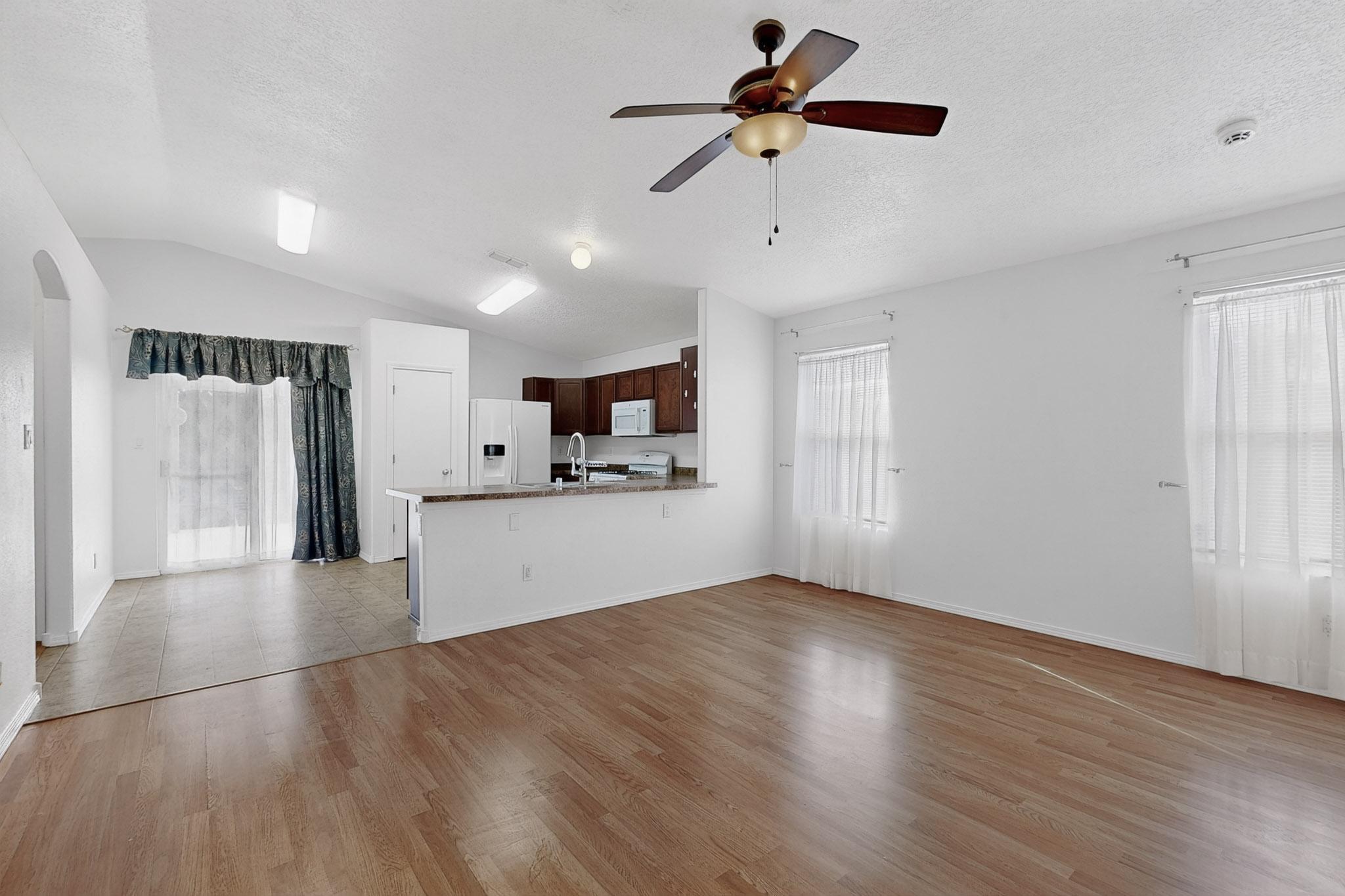 134 OAKWOOD Court SW