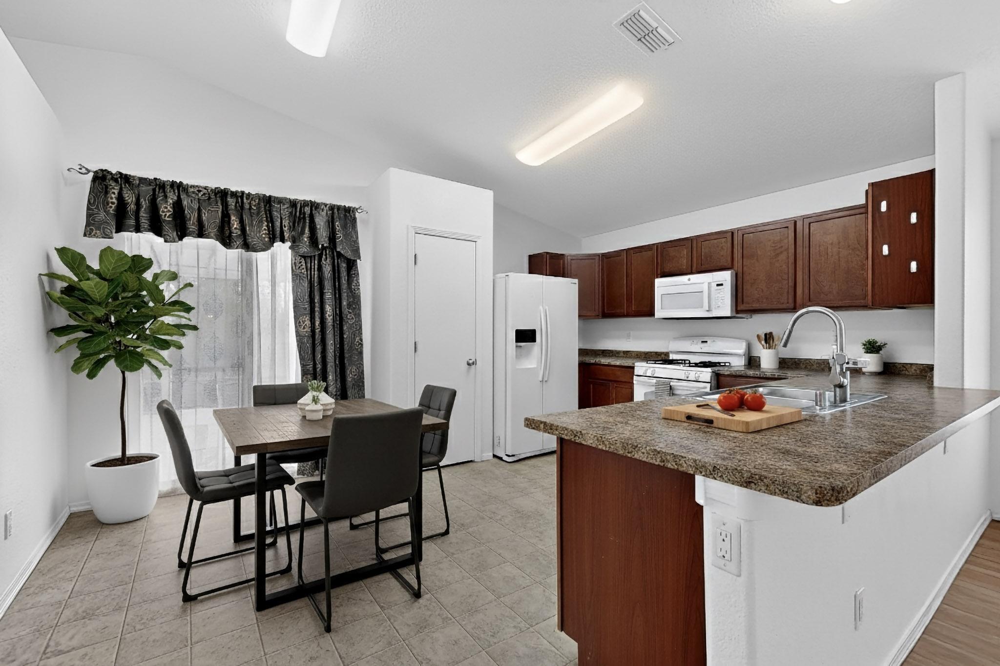 134 OAKWOOD Court SW