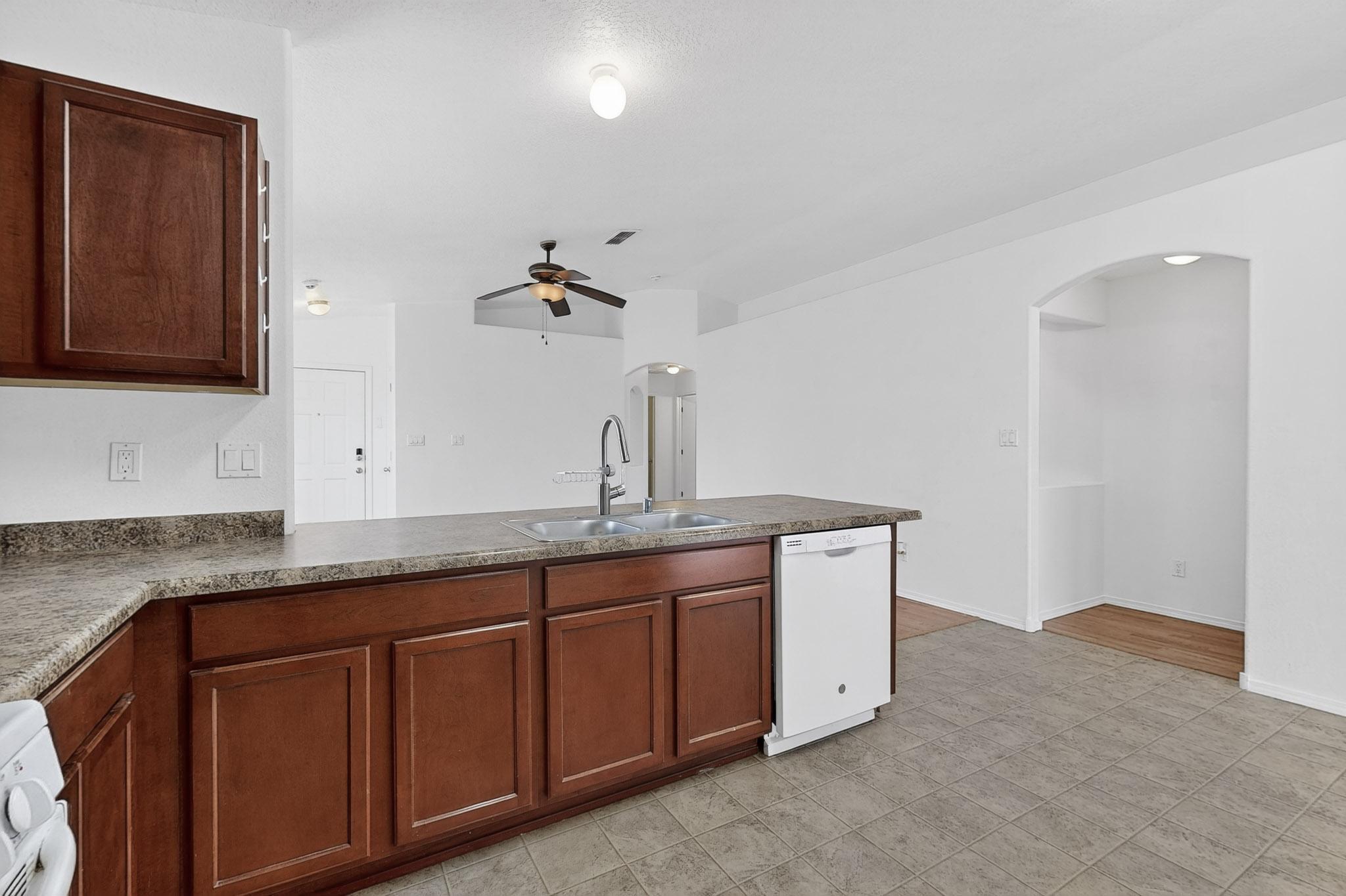 134 OAKWOOD Court SW