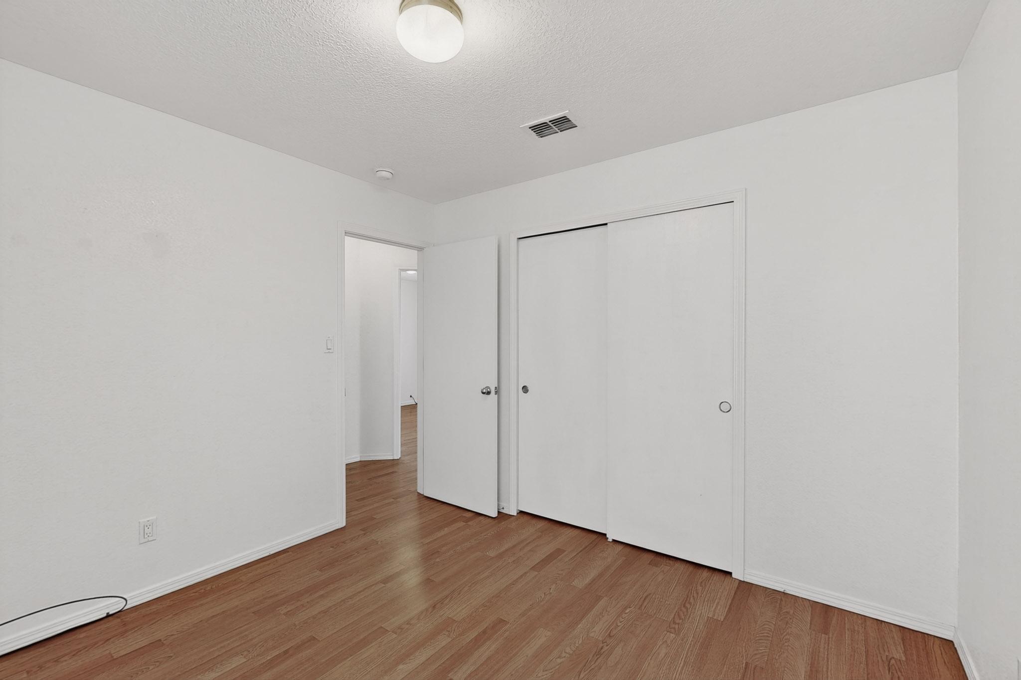 134 OAKWOOD Court SW