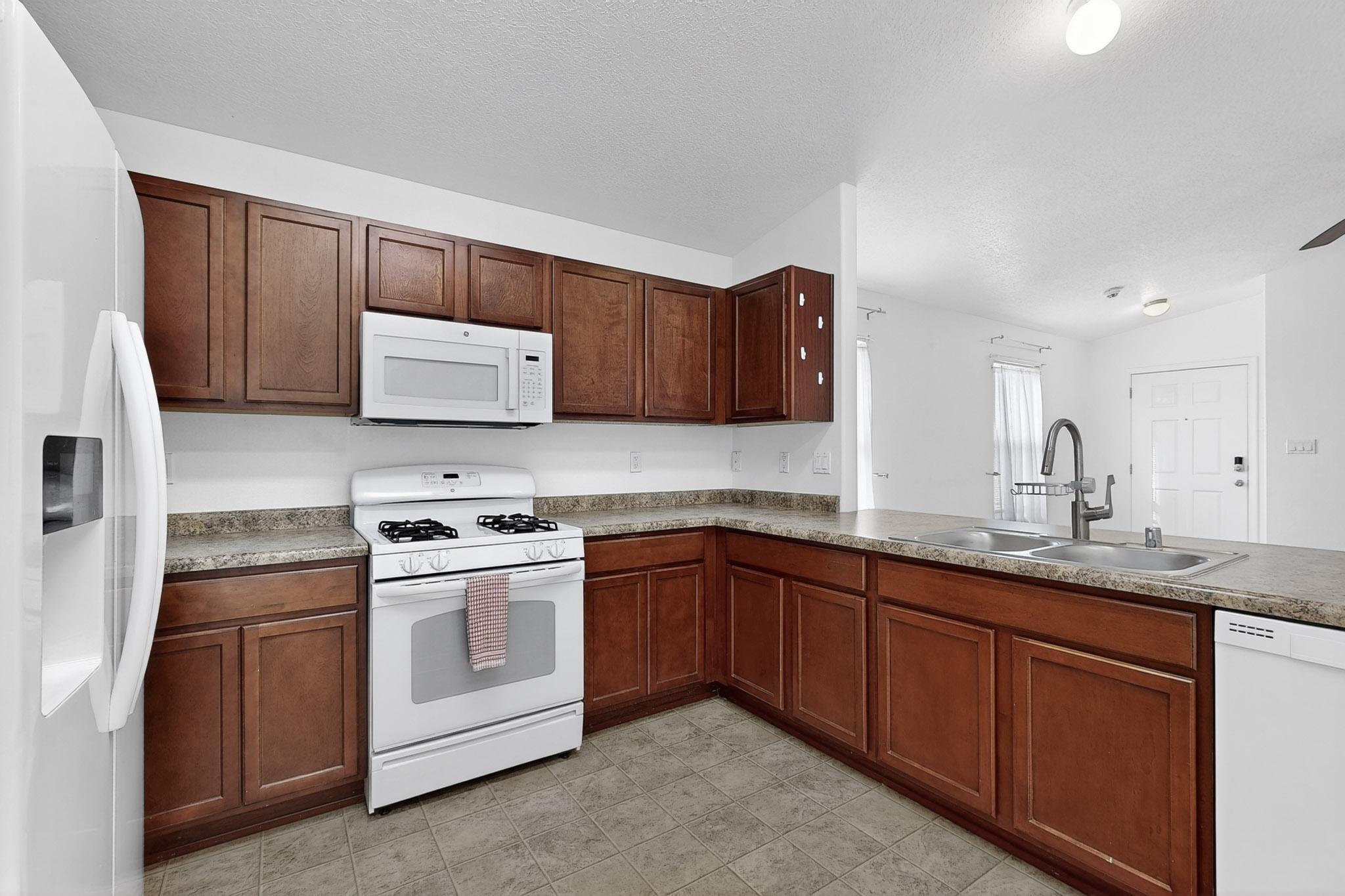 134 OAKWOOD Court SW