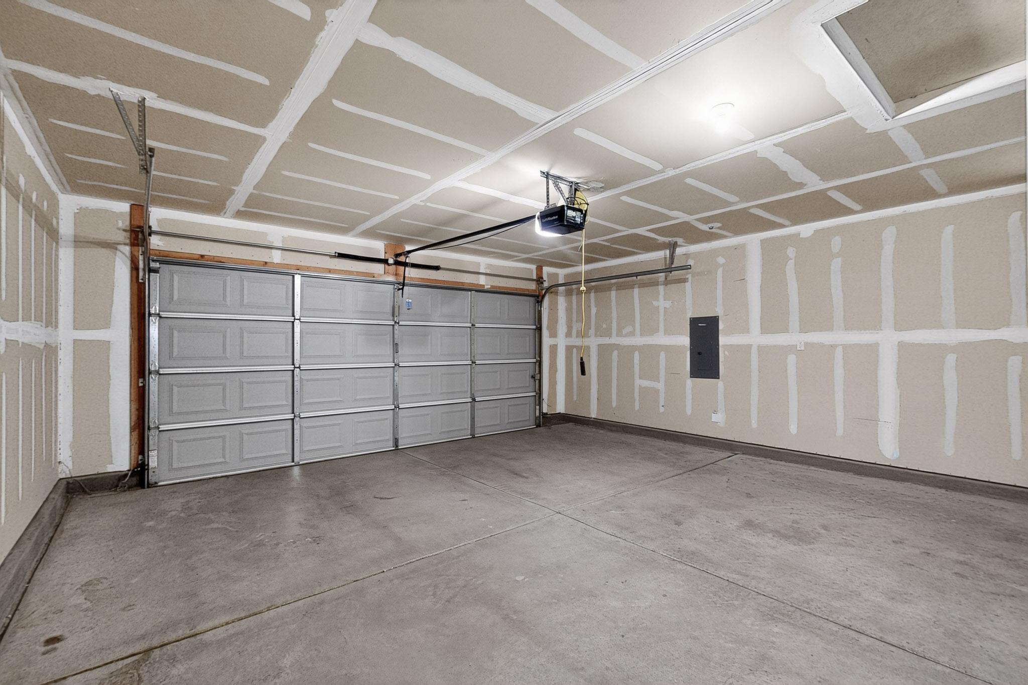 134 OAKWOOD Court SW