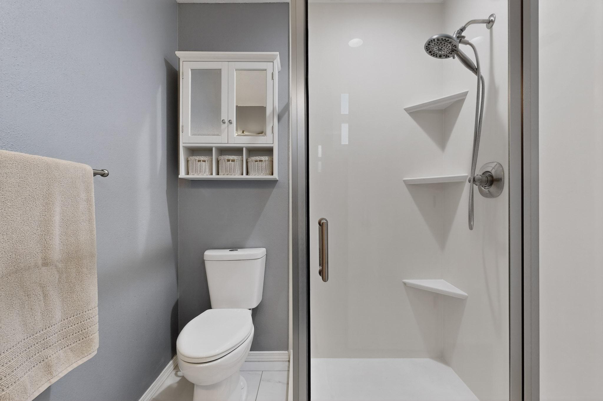 8217 COLFAX Avenue NE