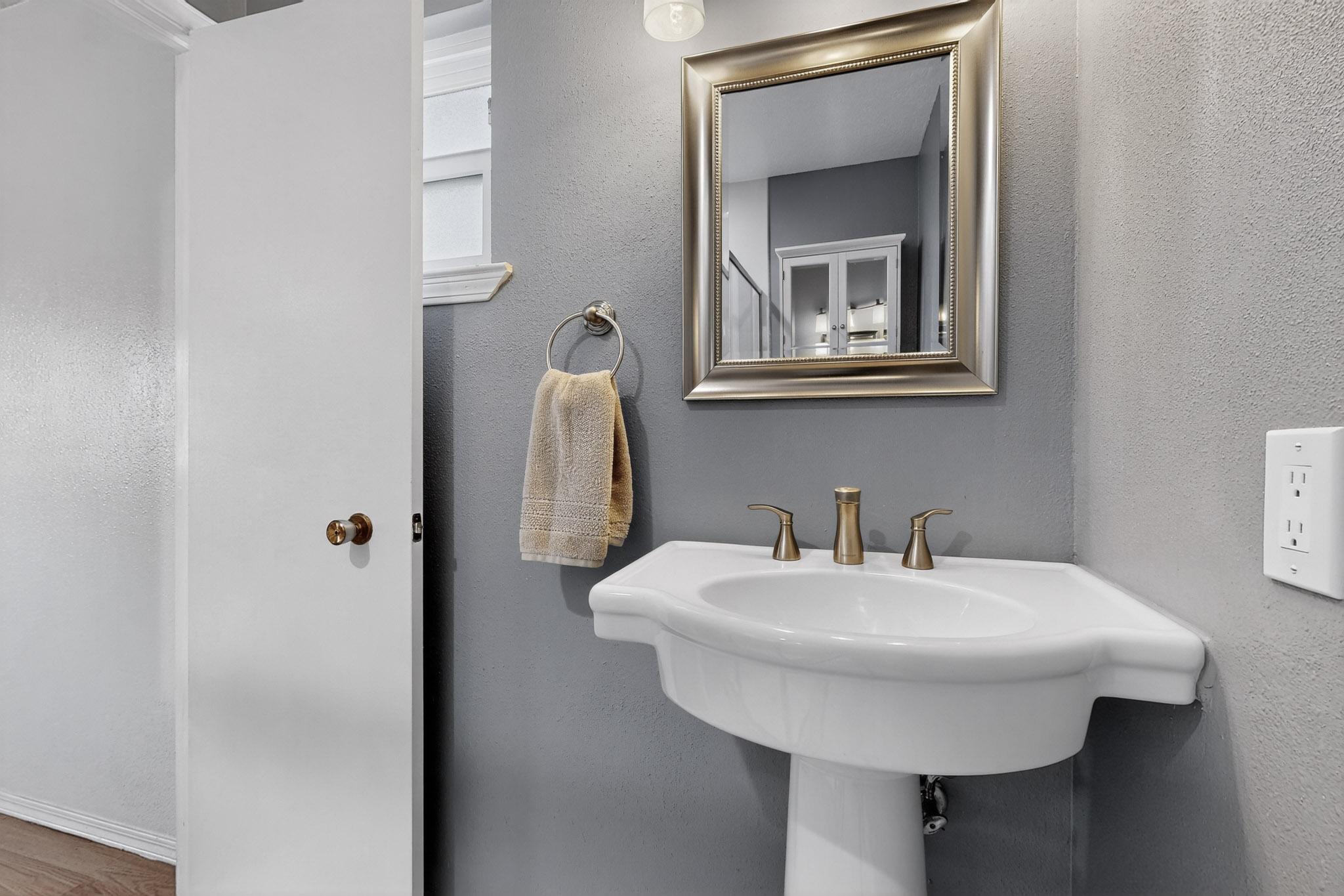 8217 COLFAX Avenue NE