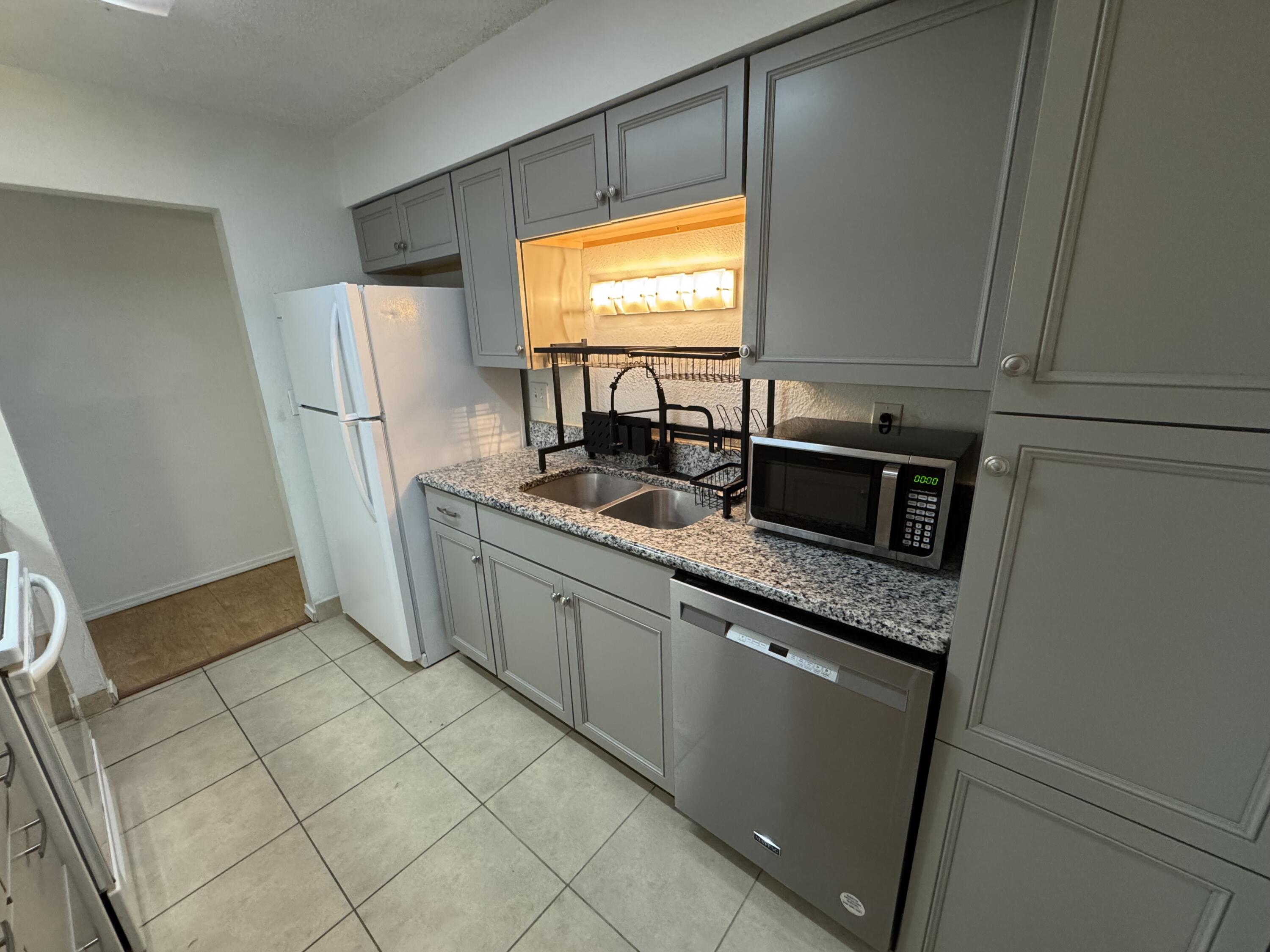 3839 MONTGOMERY Boulevard NE #732