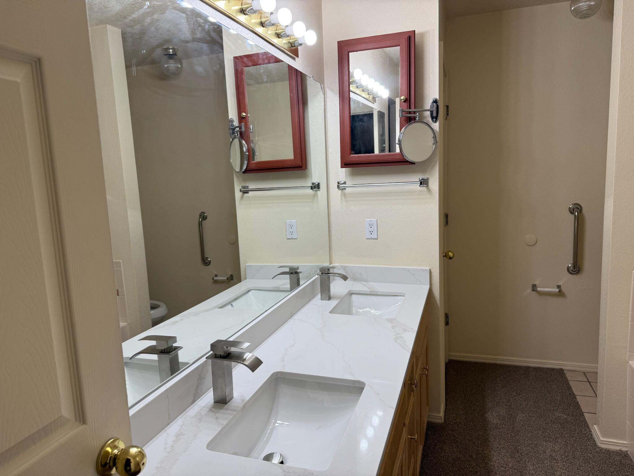 6779 Forest Hills Drive NE