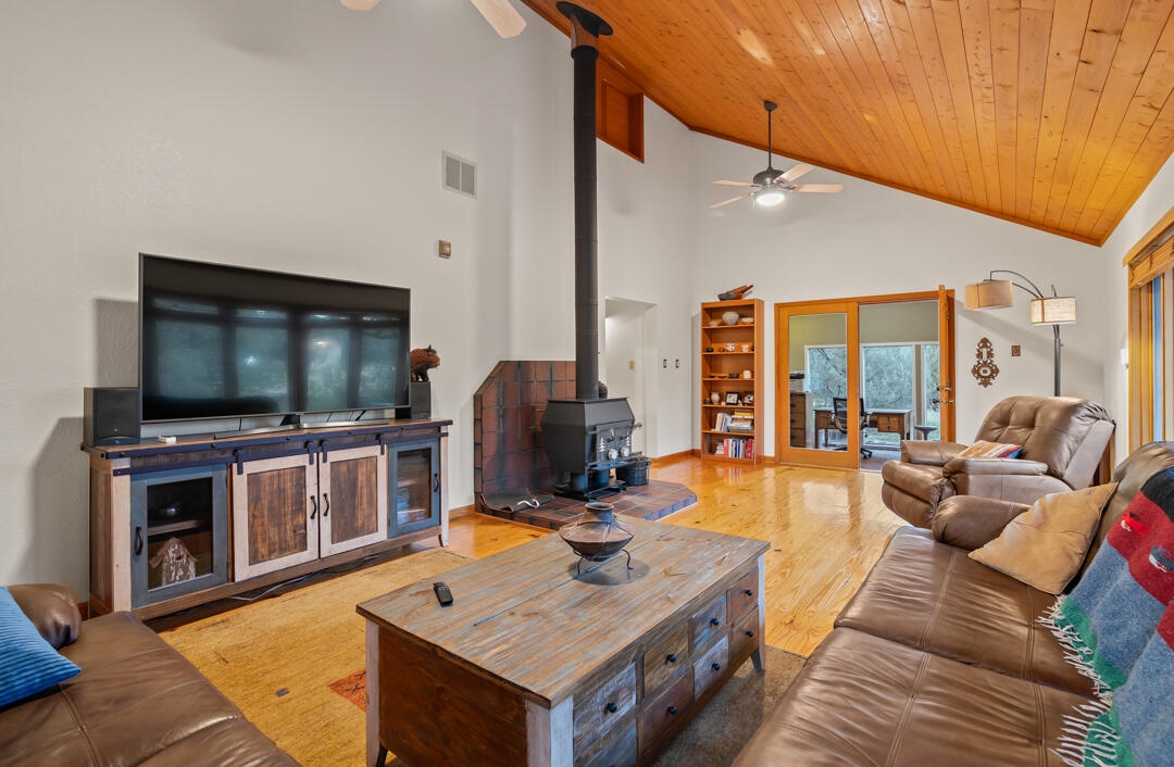 6 Sandia Haven Place