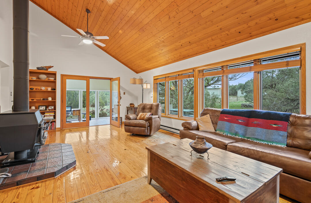 6 Sandia Haven Place