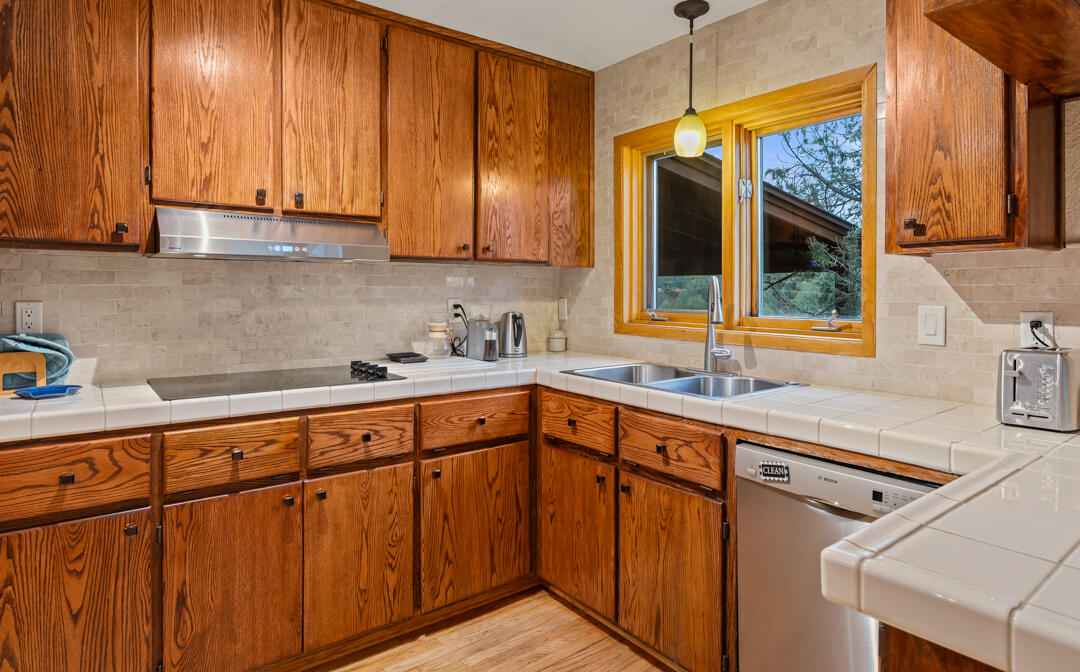 6 Sandia Haven Place