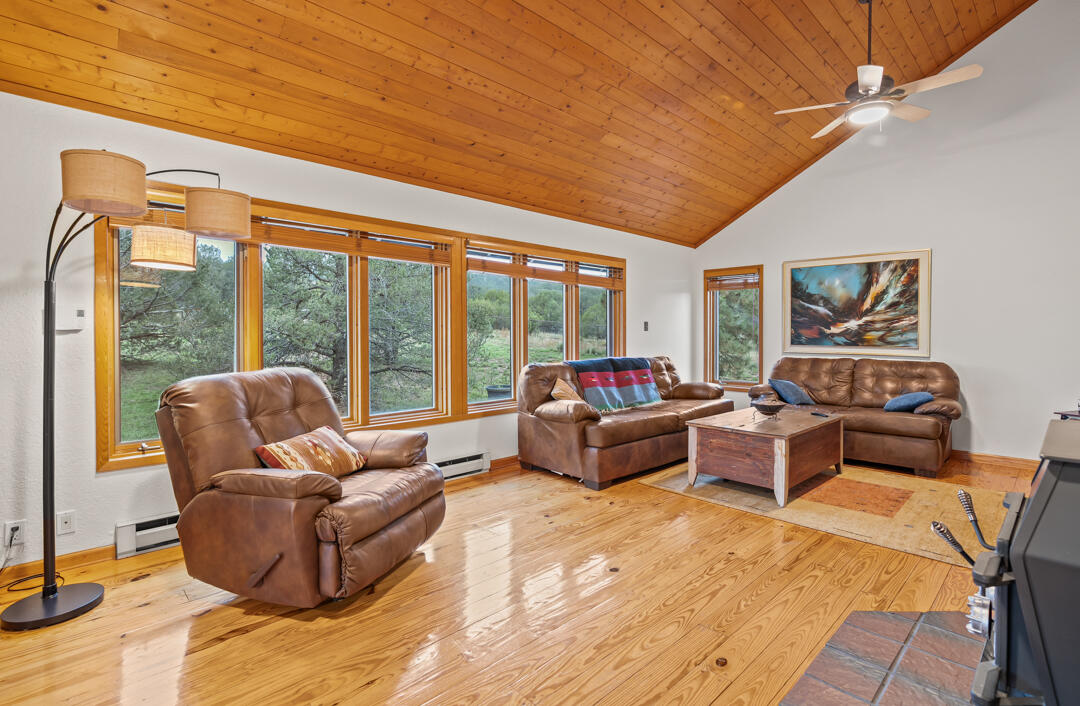 6 Sandia Haven Place