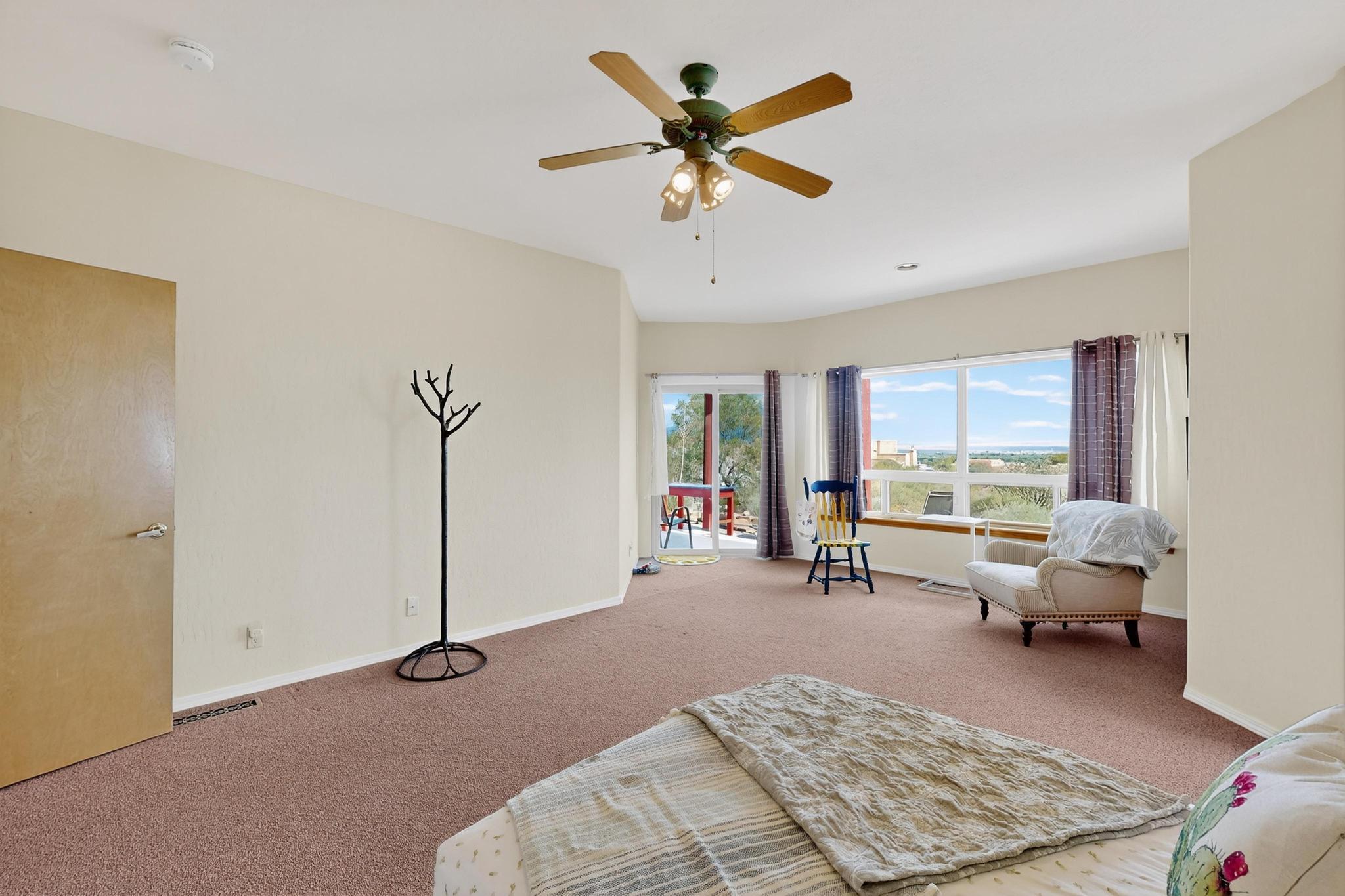 832 ACAPULCO Road NE