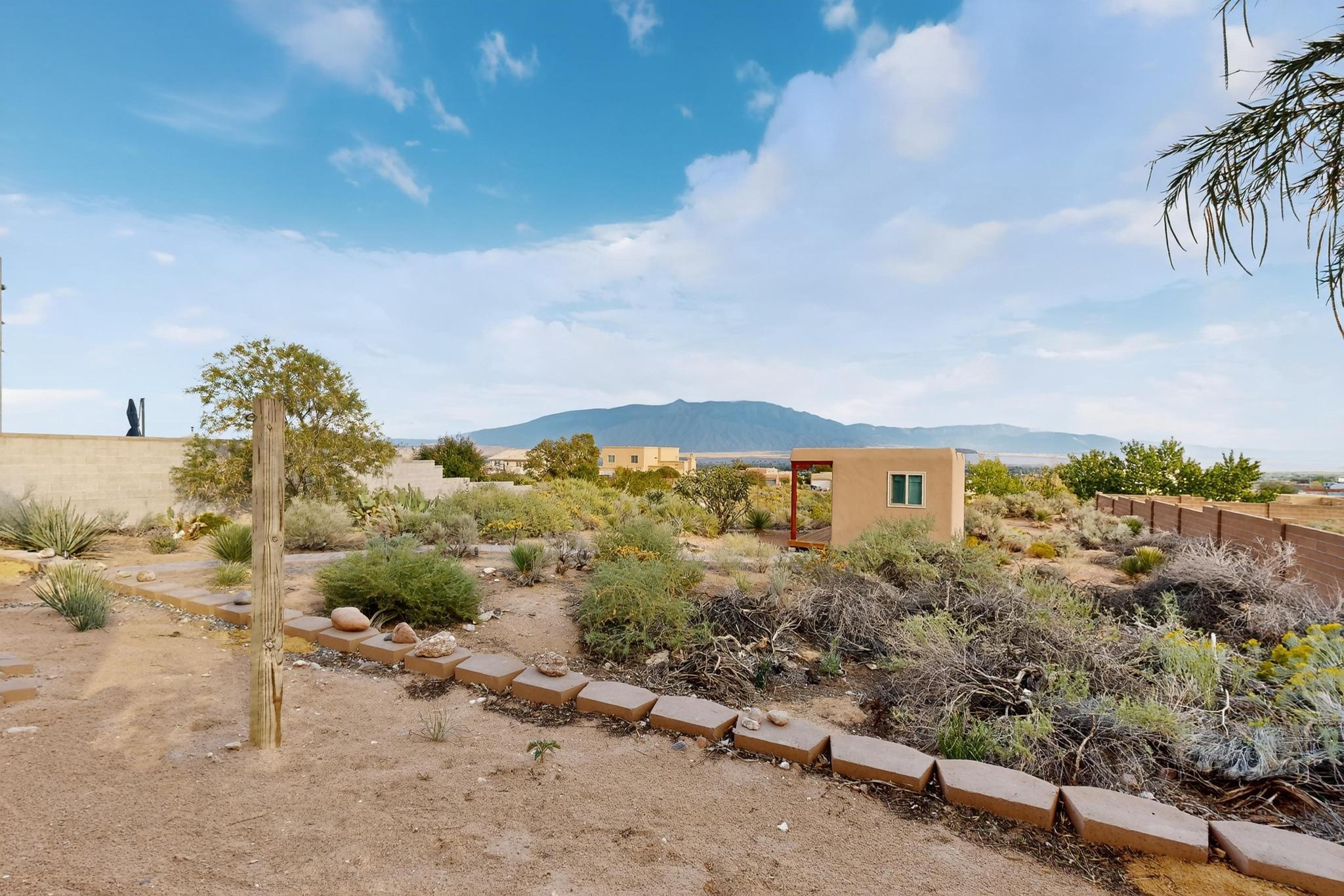 832 ACAPULCO Road NE