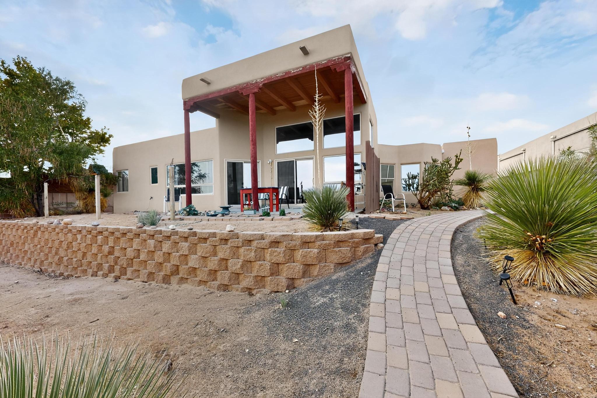 832 ACAPULCO Road NE