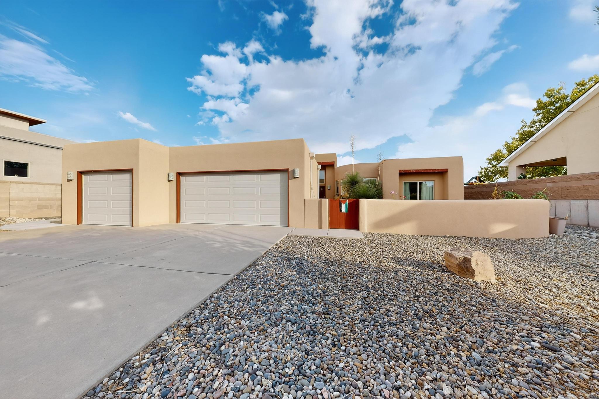 832 ACAPULCO Road NE