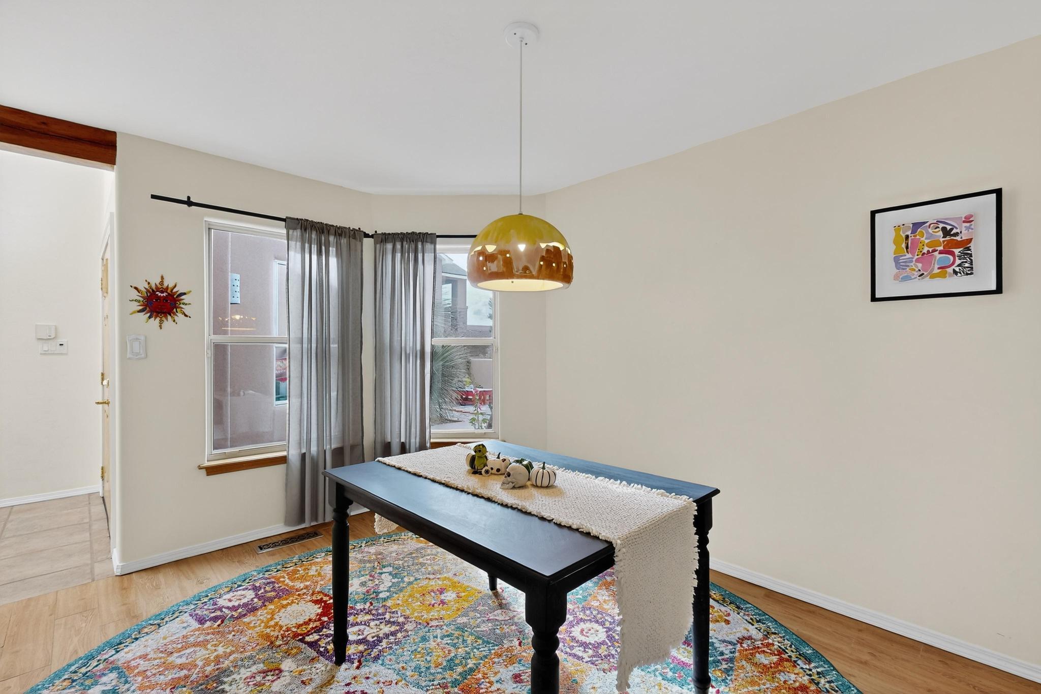 832 ACAPULCO Road NE