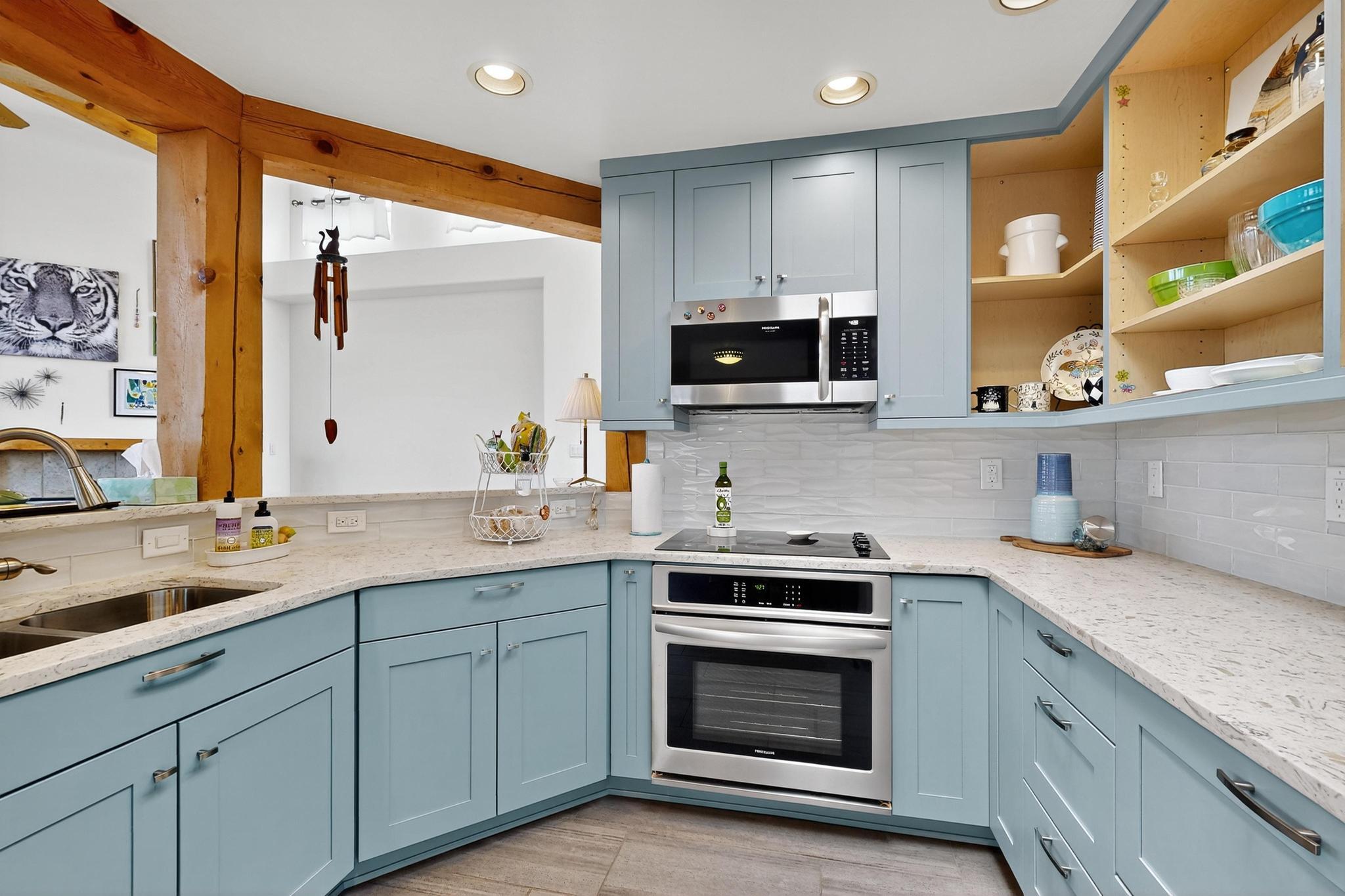 832 ACAPULCO Road NE