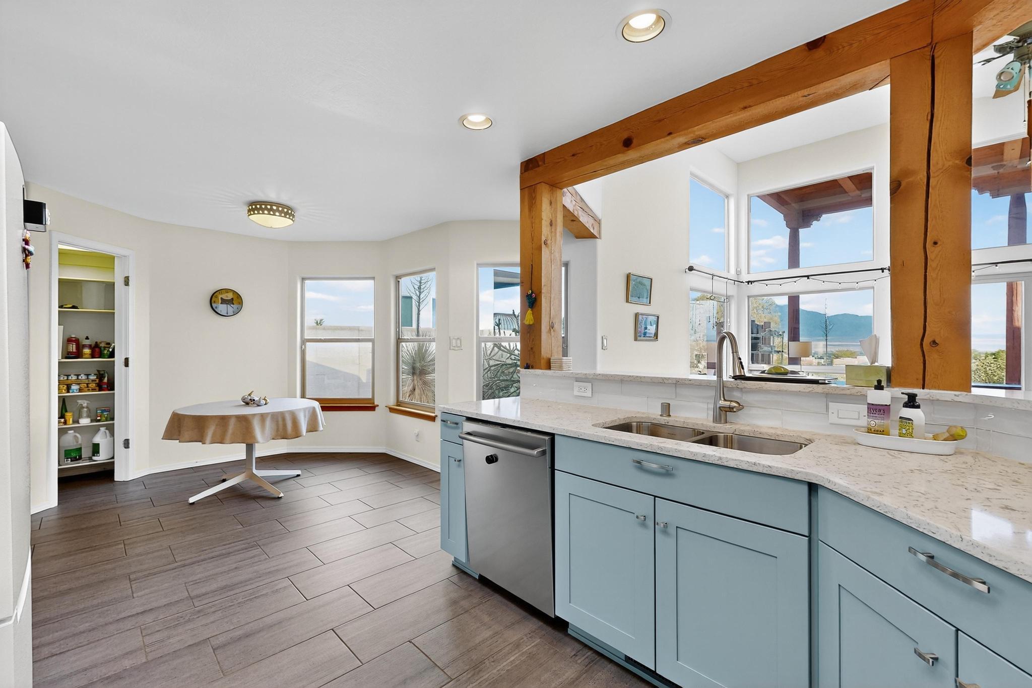 832 ACAPULCO Road NE