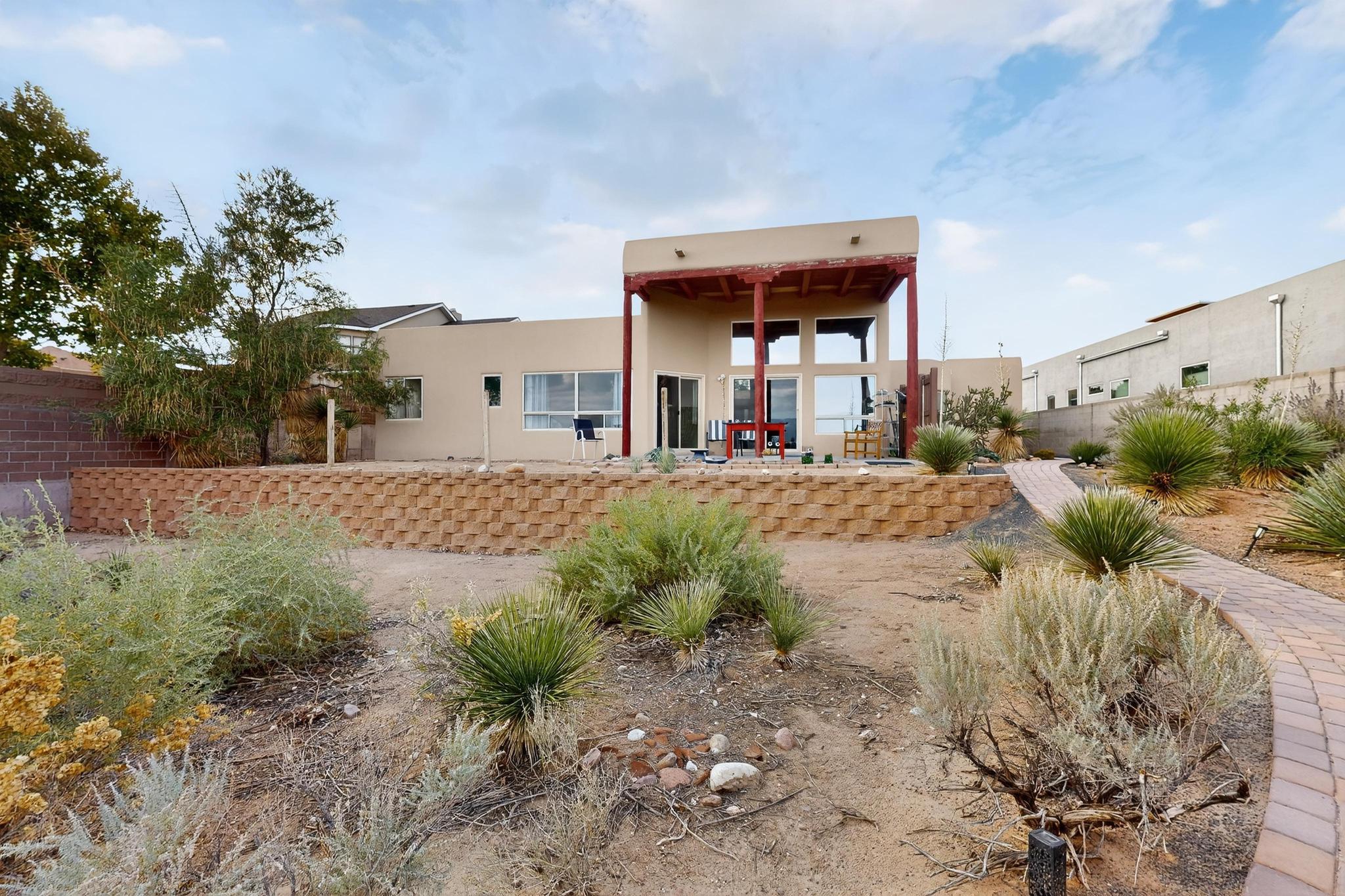 832 ACAPULCO Road NE