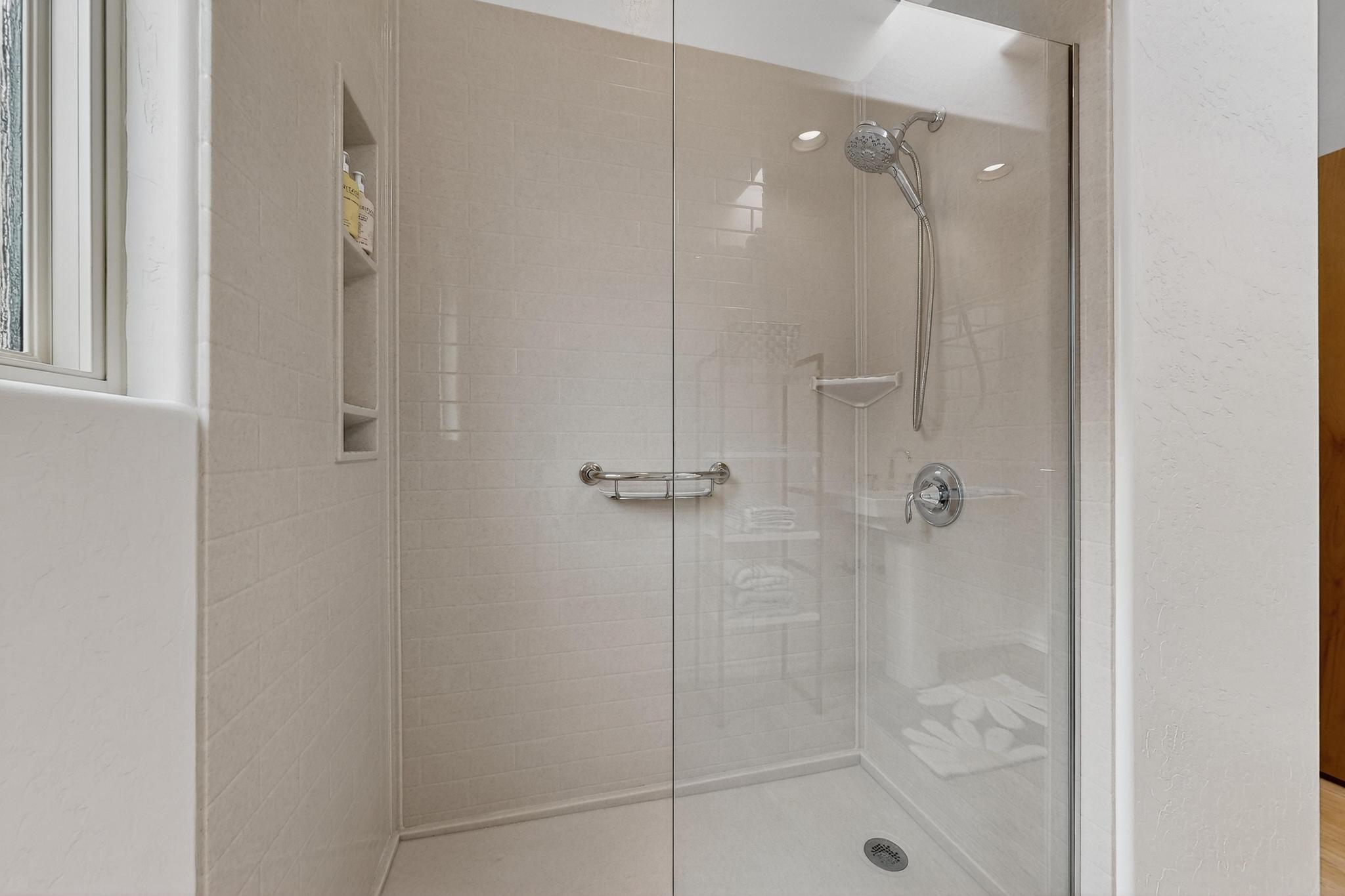 832 ACAPULCO Road NE