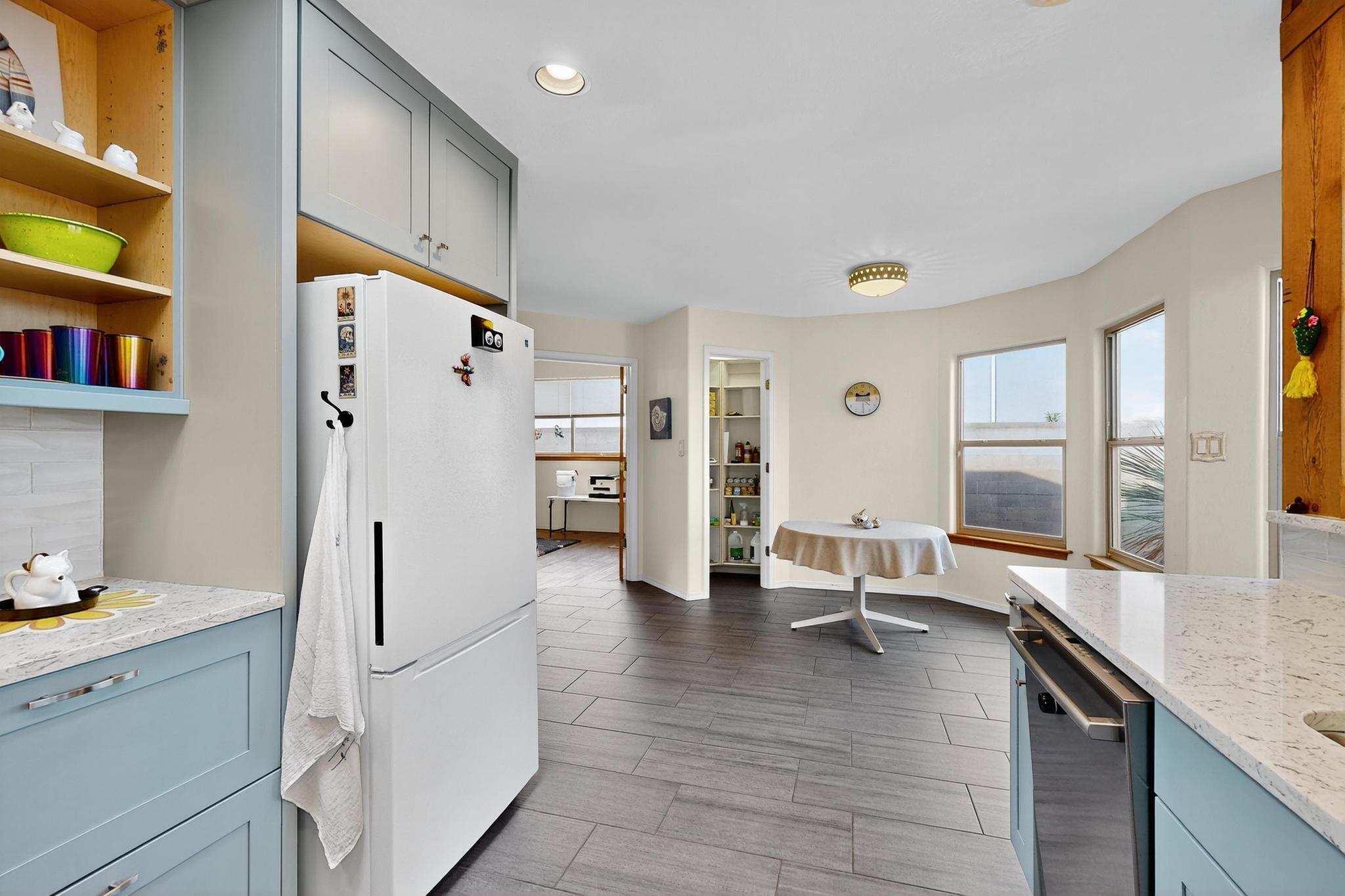 832 ACAPULCO Road NE