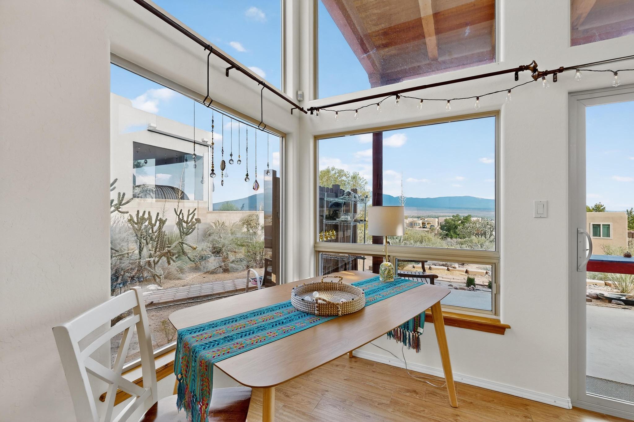 832 ACAPULCO Road NE