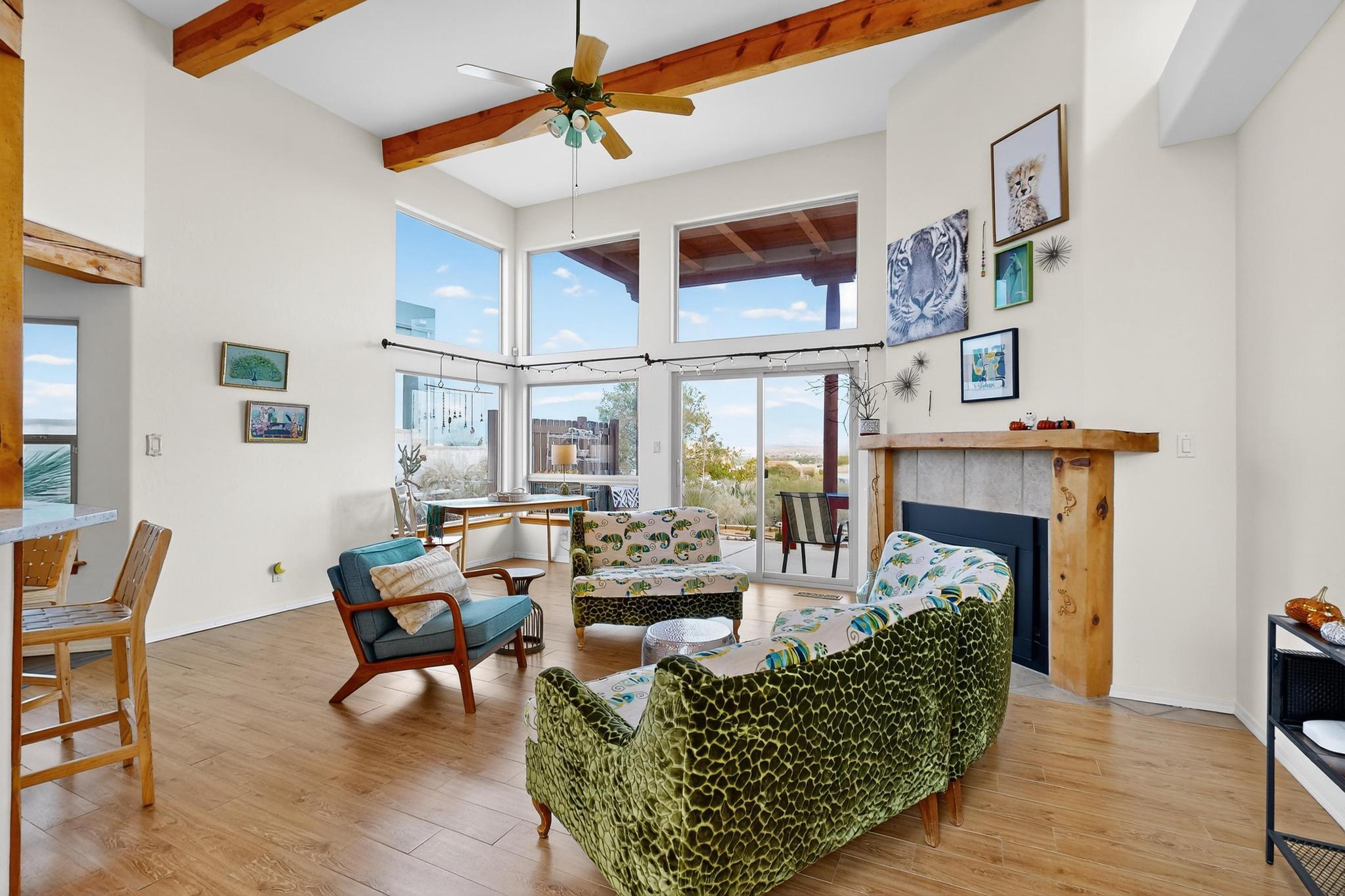 832 ACAPULCO Road NE