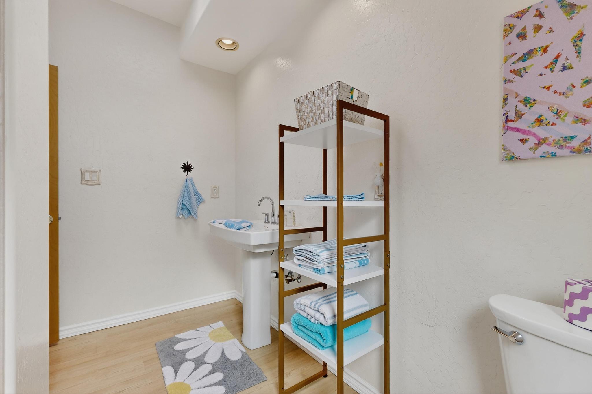 832 ACAPULCO Road NE