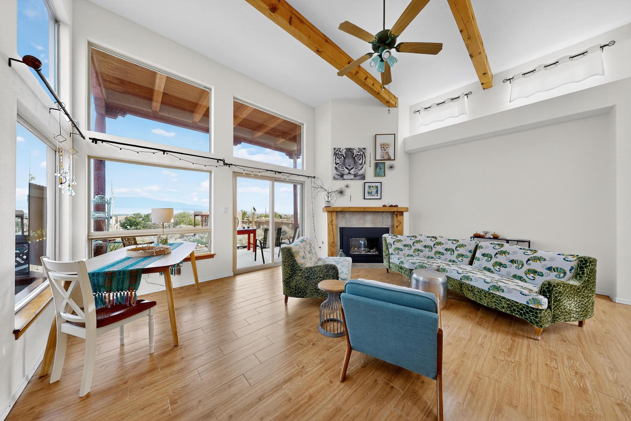 832 ACAPULCO Road NE