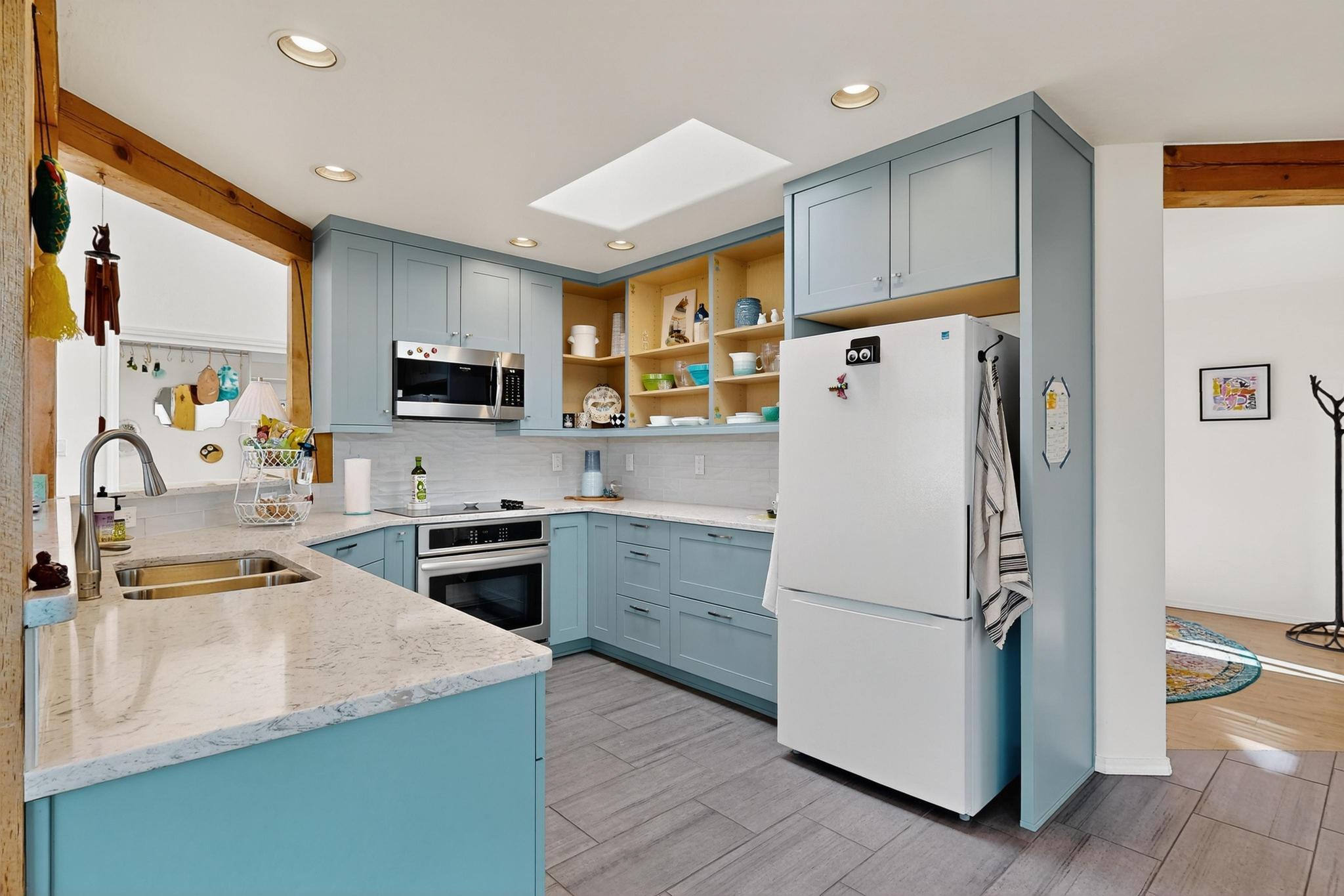 832 ACAPULCO Road NE