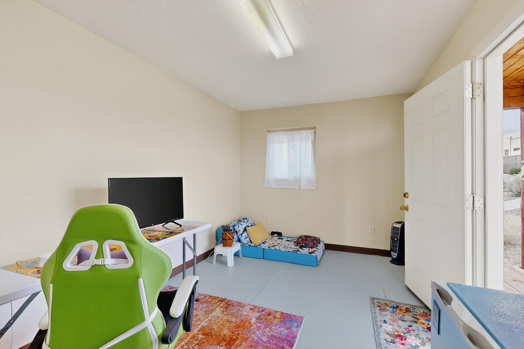 832 ACAPULCO Road NE