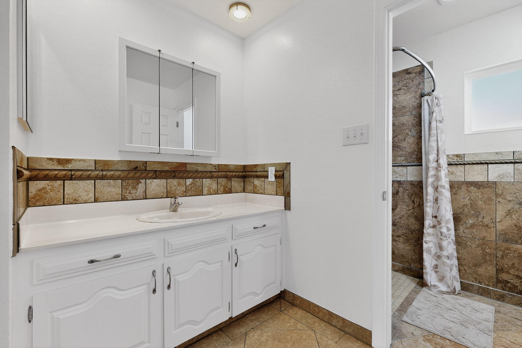 2301 SATURN Place NE