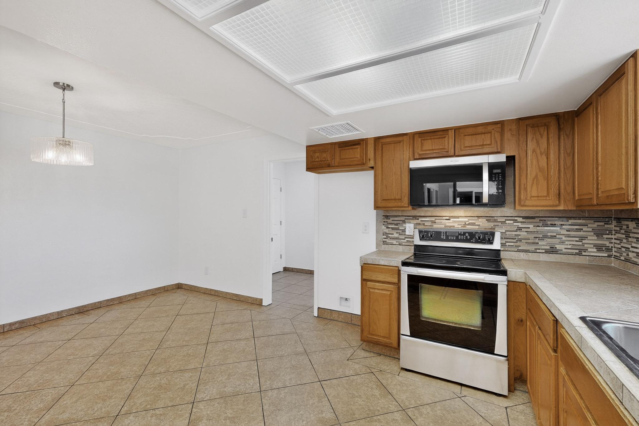 2301 SATURN Place NE