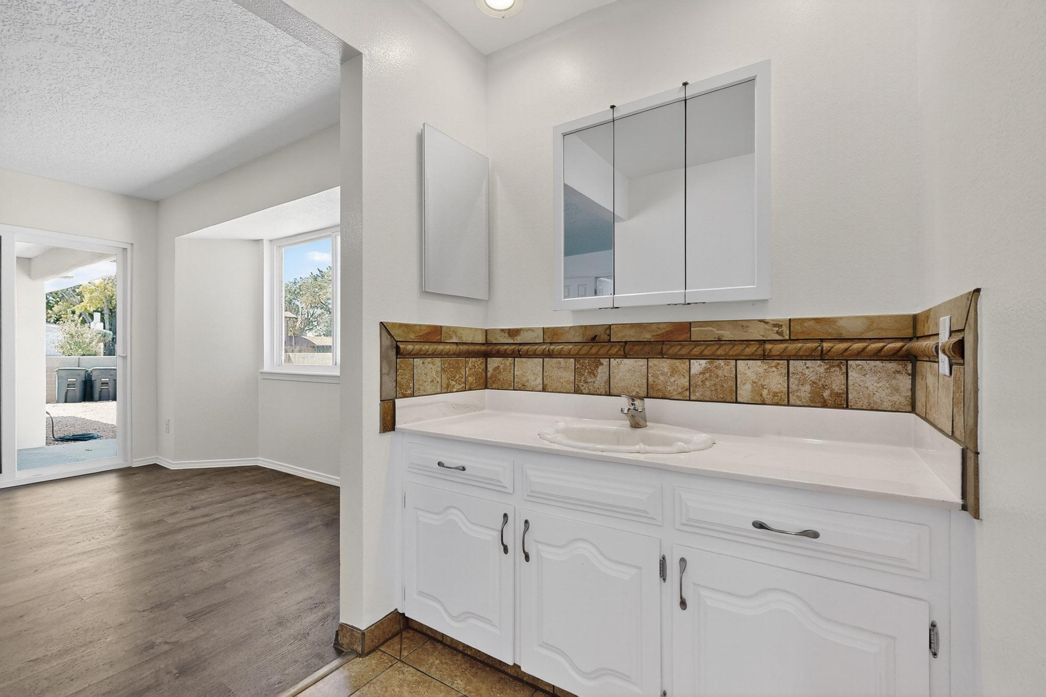 2301 SATURN Place NE