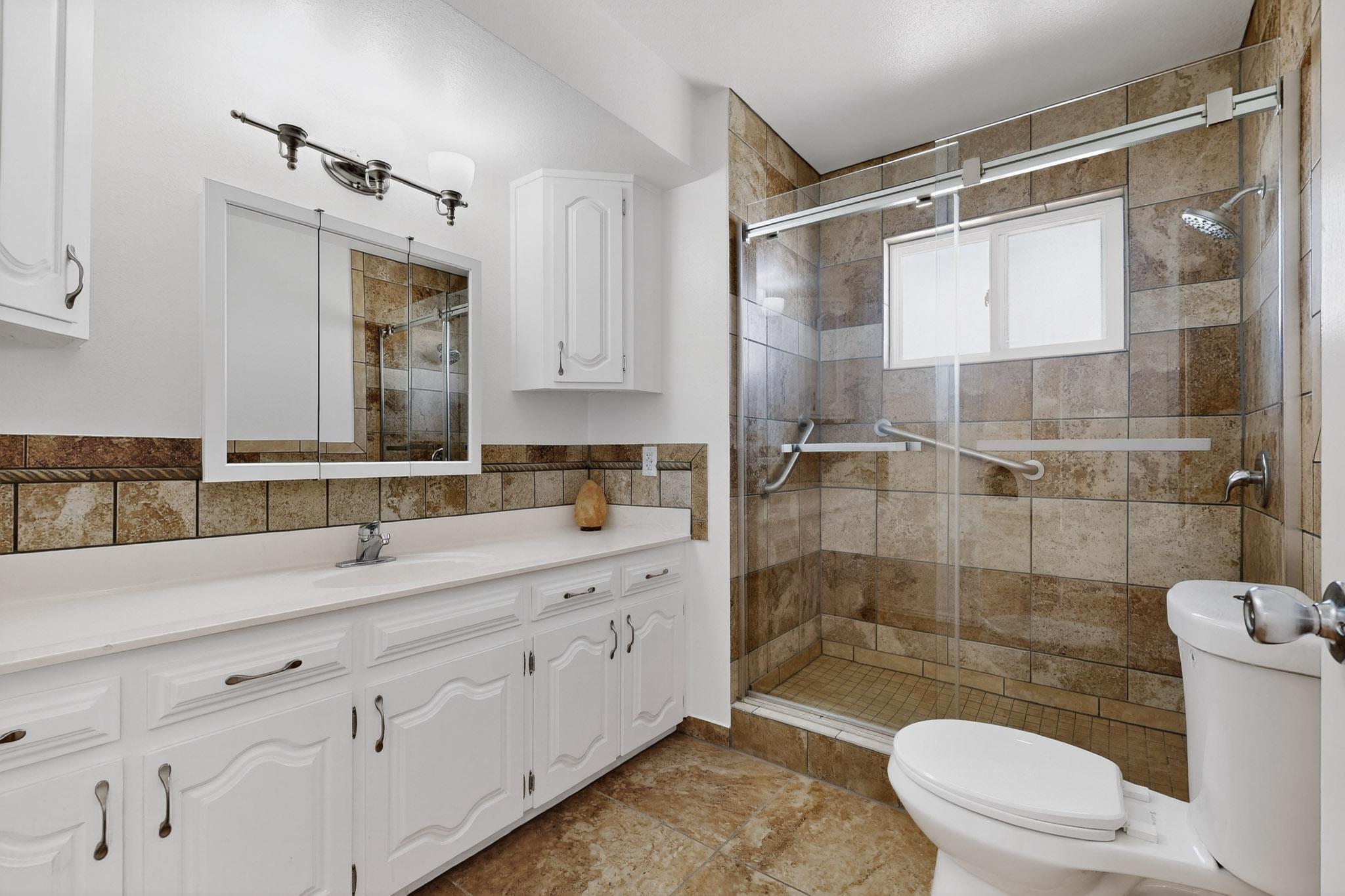 2301 SATURN Place NE