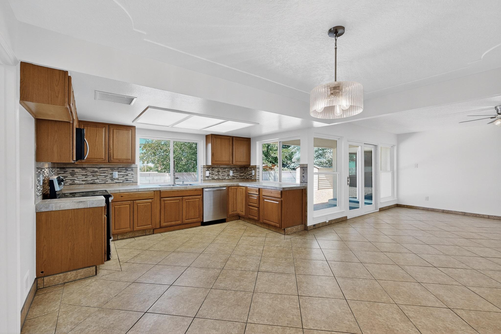 2301 SATURN Place NE