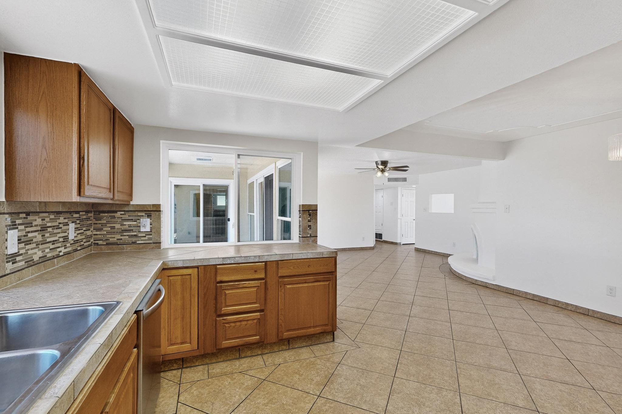 2301 SATURN Place NE