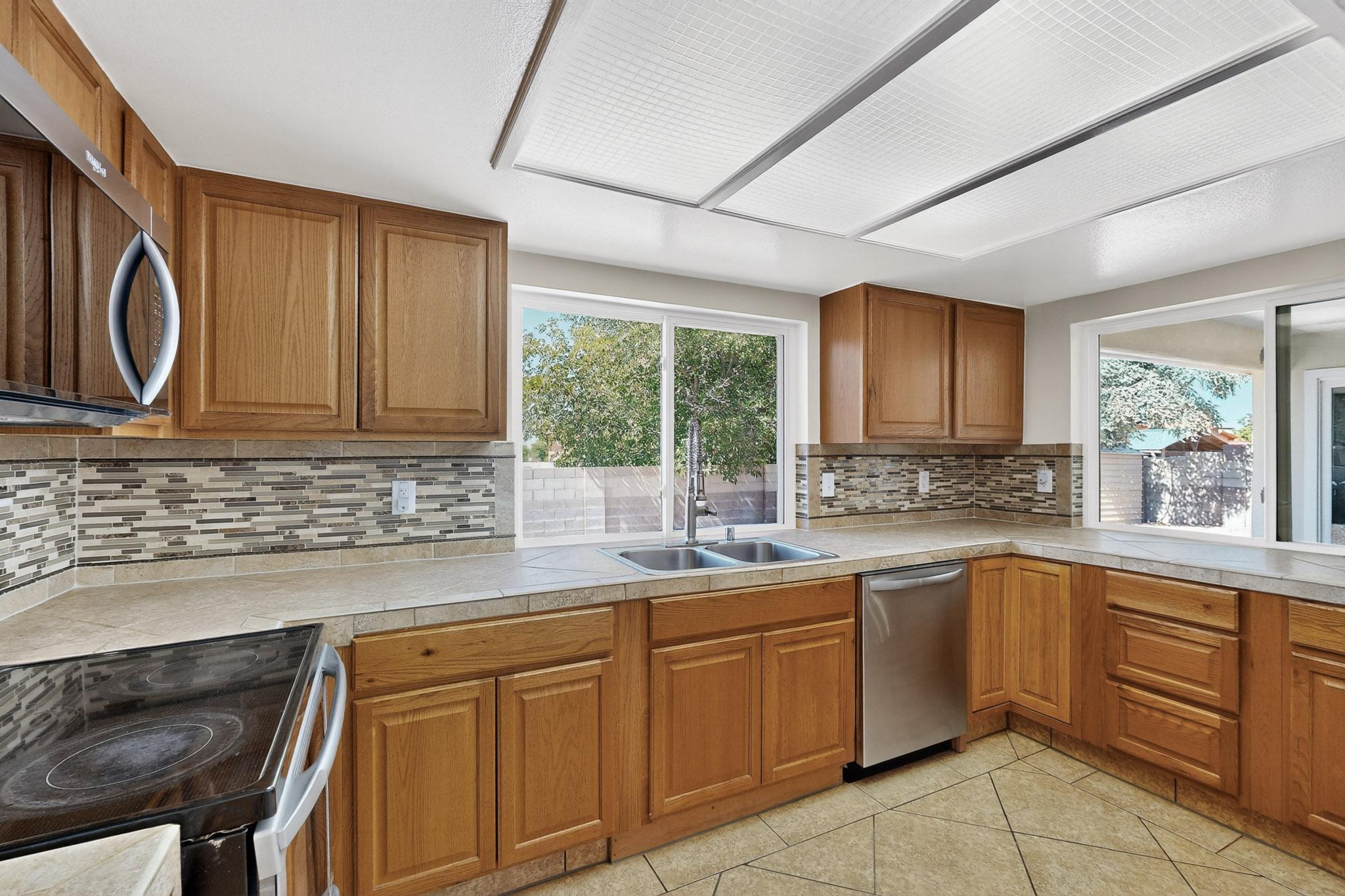 2301 SATURN Place NE