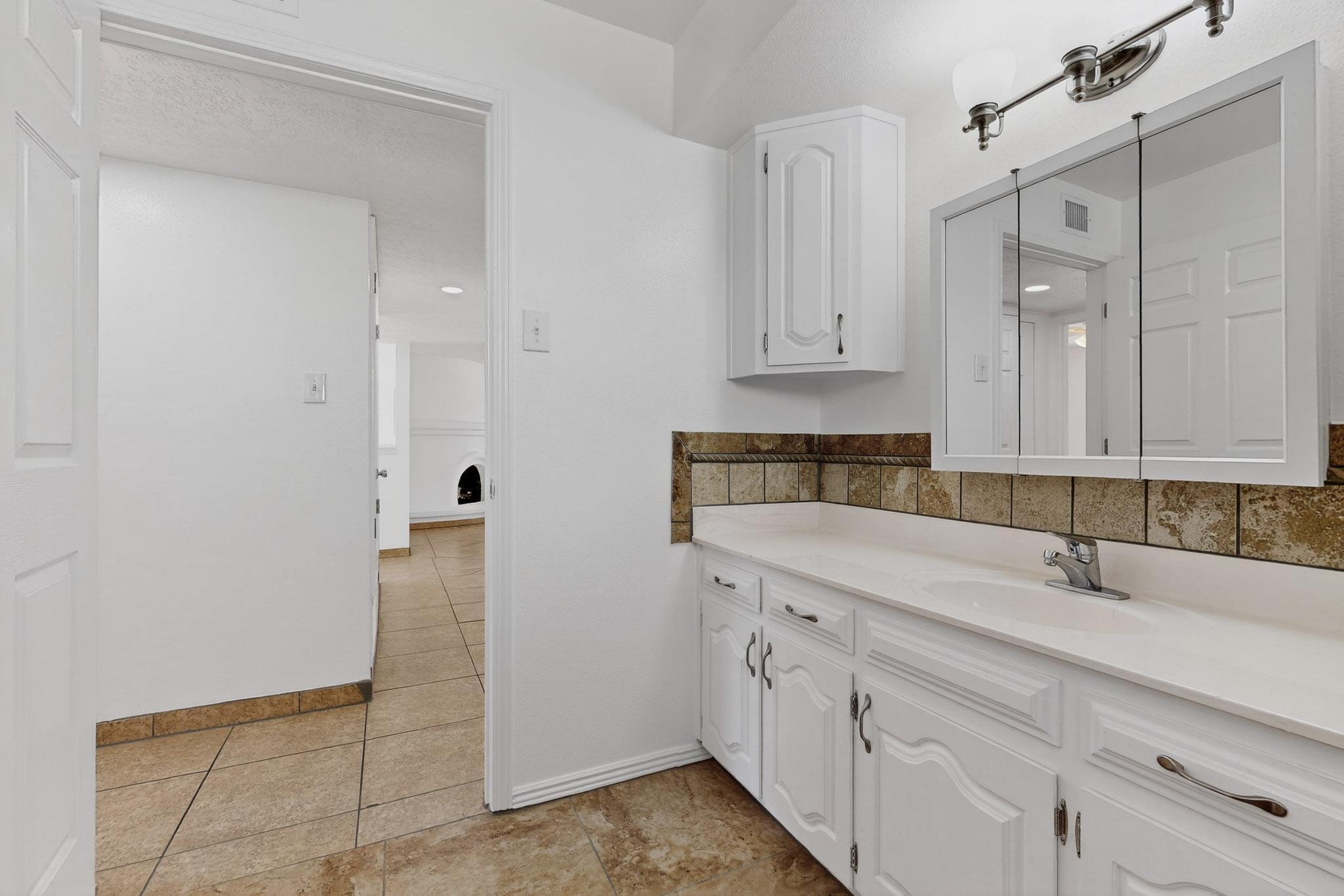 2301 SATURN Place NE