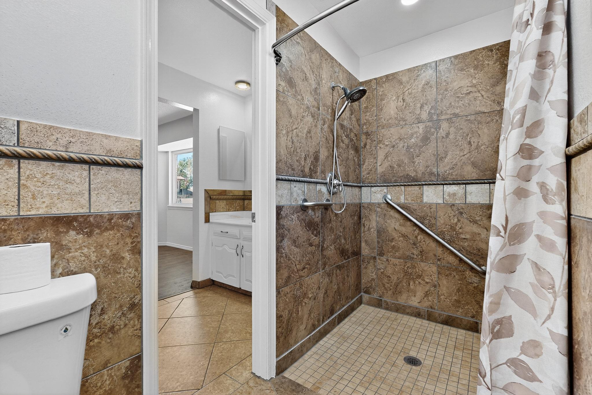 2301 SATURN Place NE