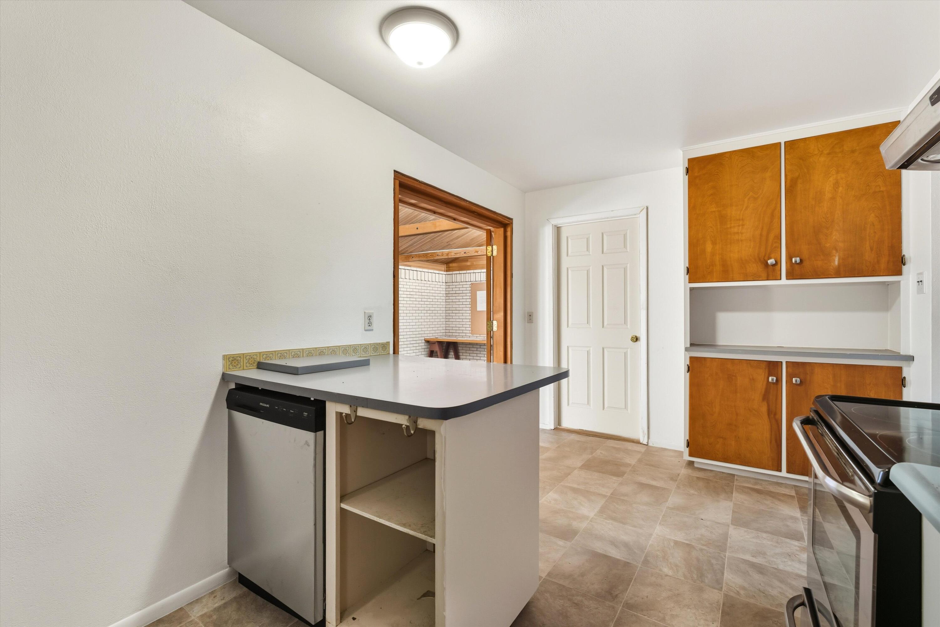 8605 Mountain Road NE