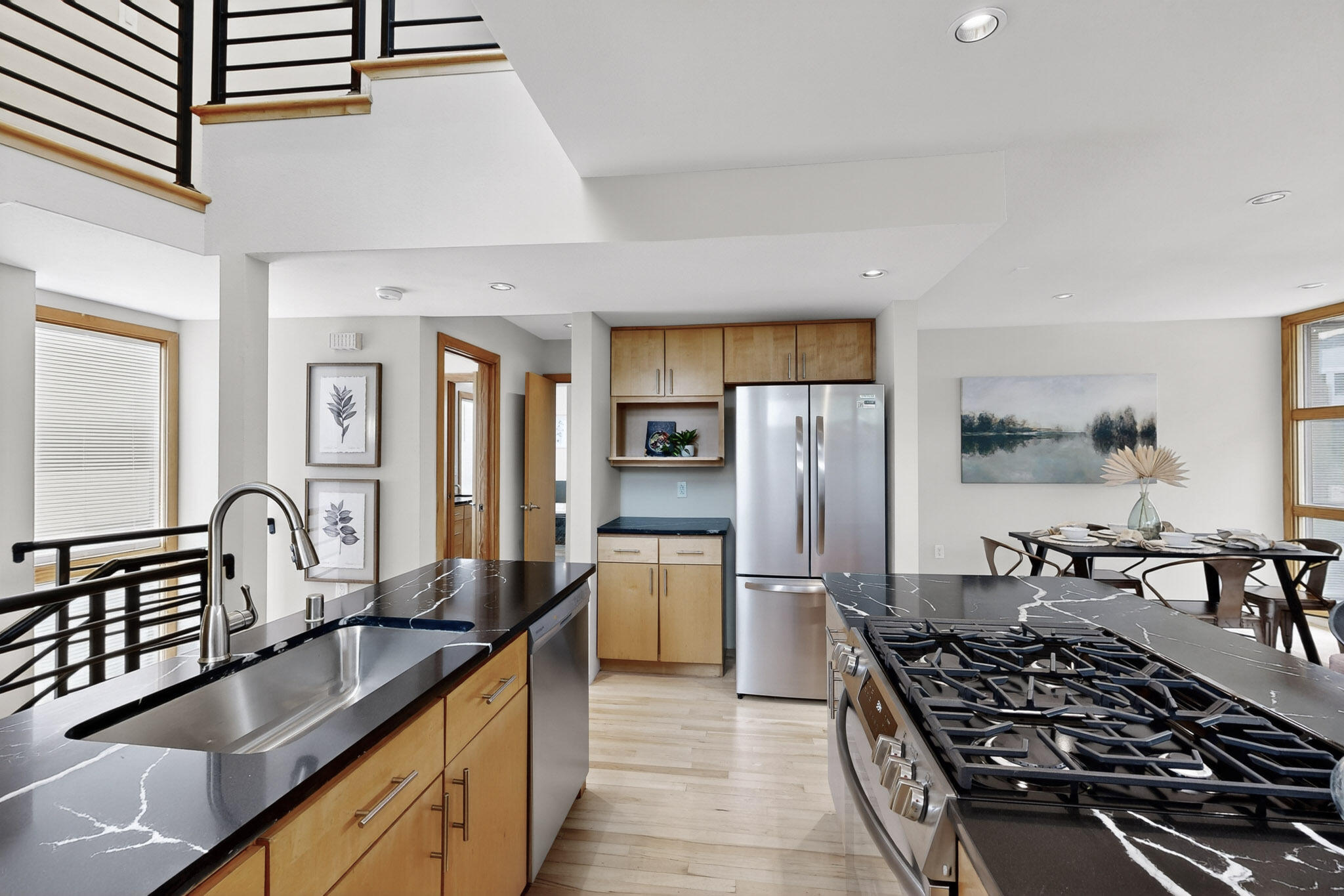 9323 HILTON Avenue NE