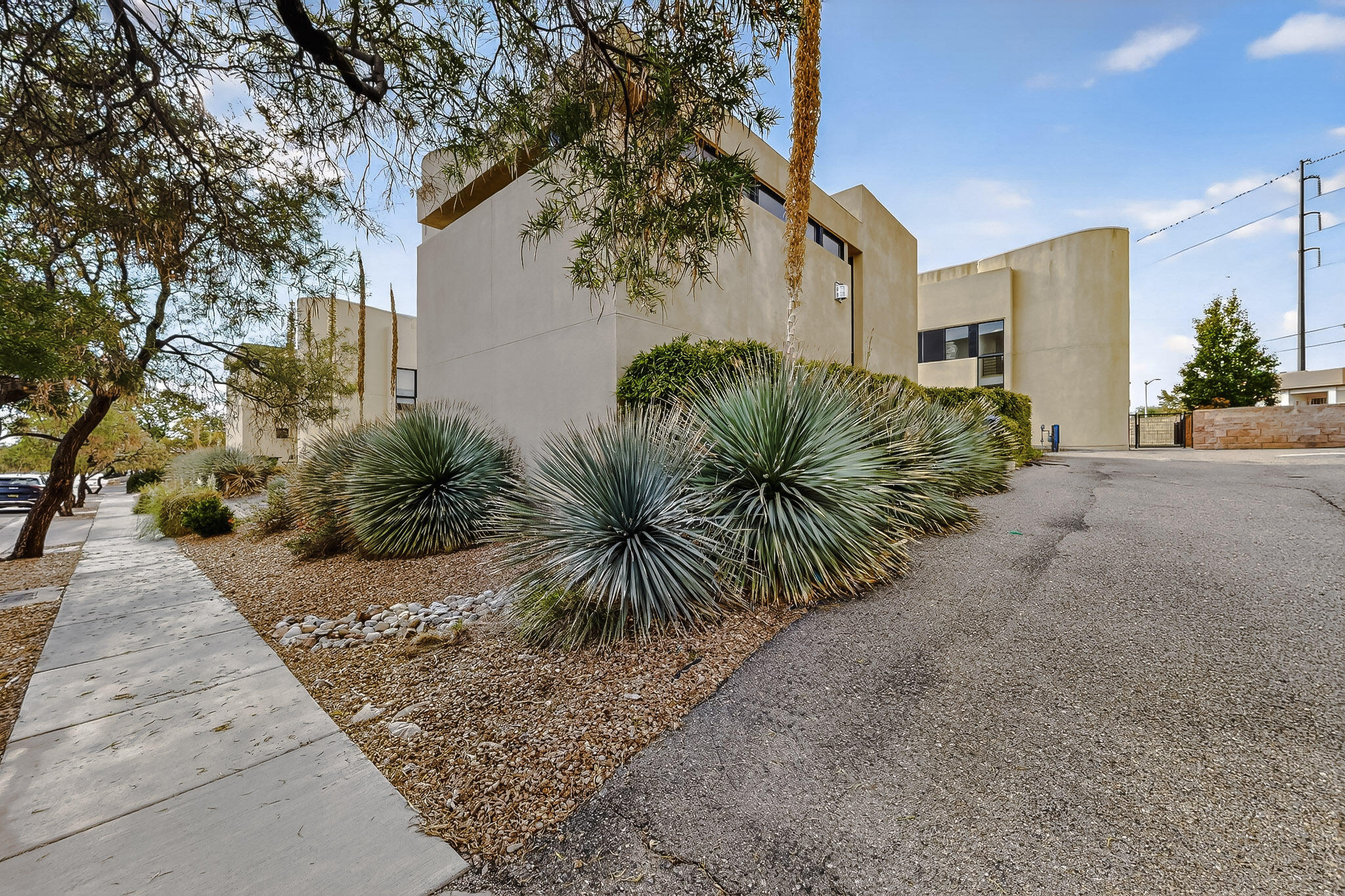 9323 HILTON Avenue NE