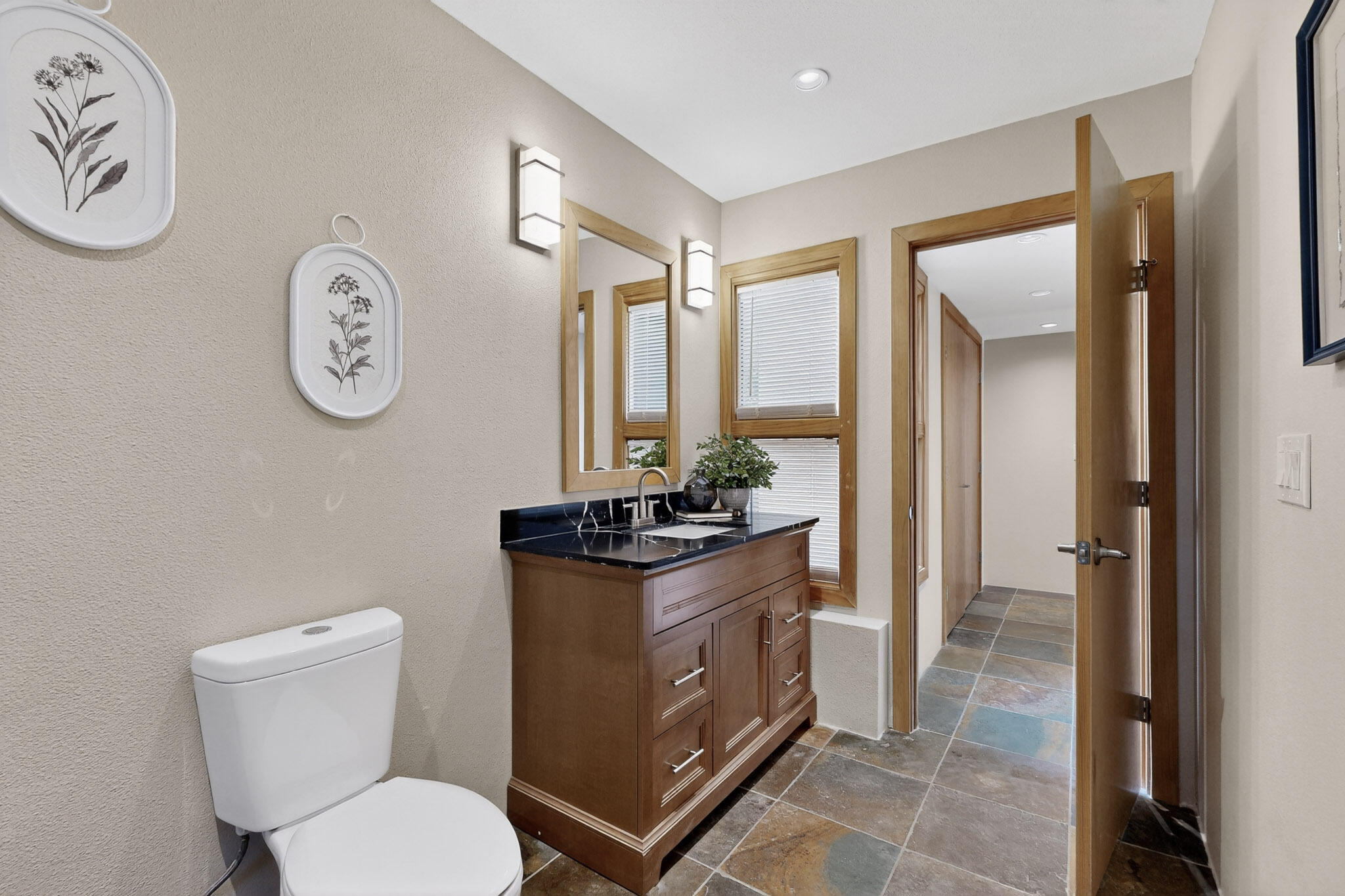 9323 HILTON Avenue NE