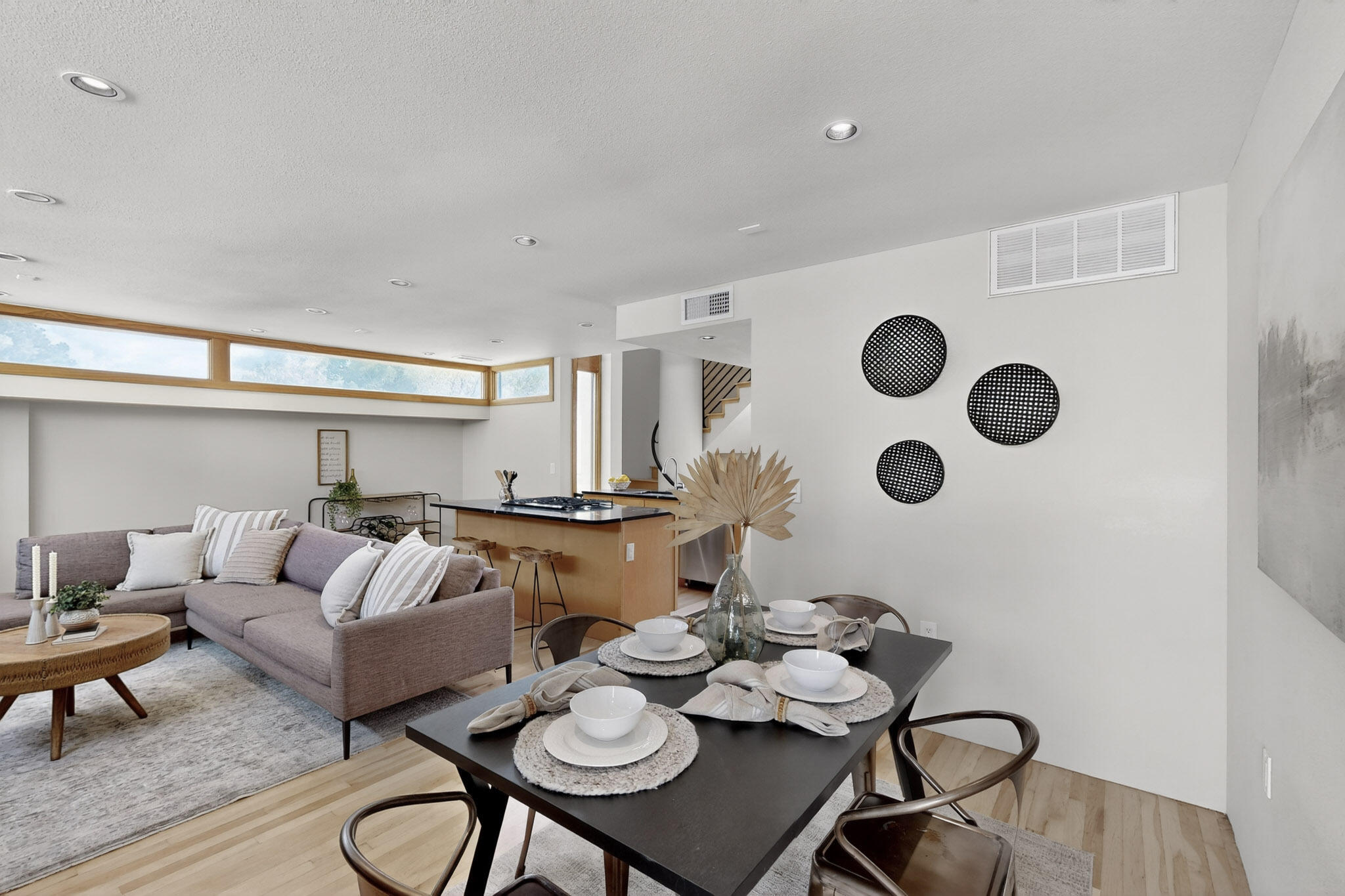 9323 HILTON Avenue NE