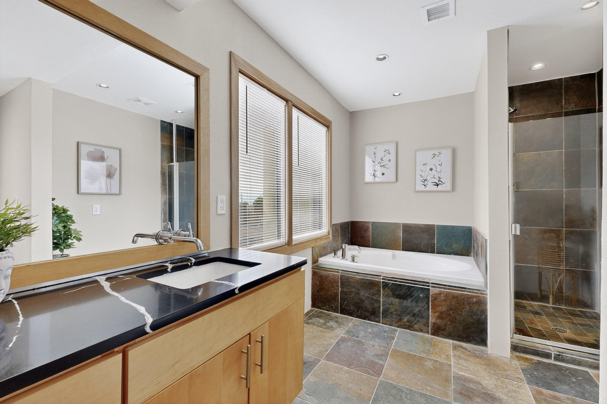 9323 HILTON Avenue NE