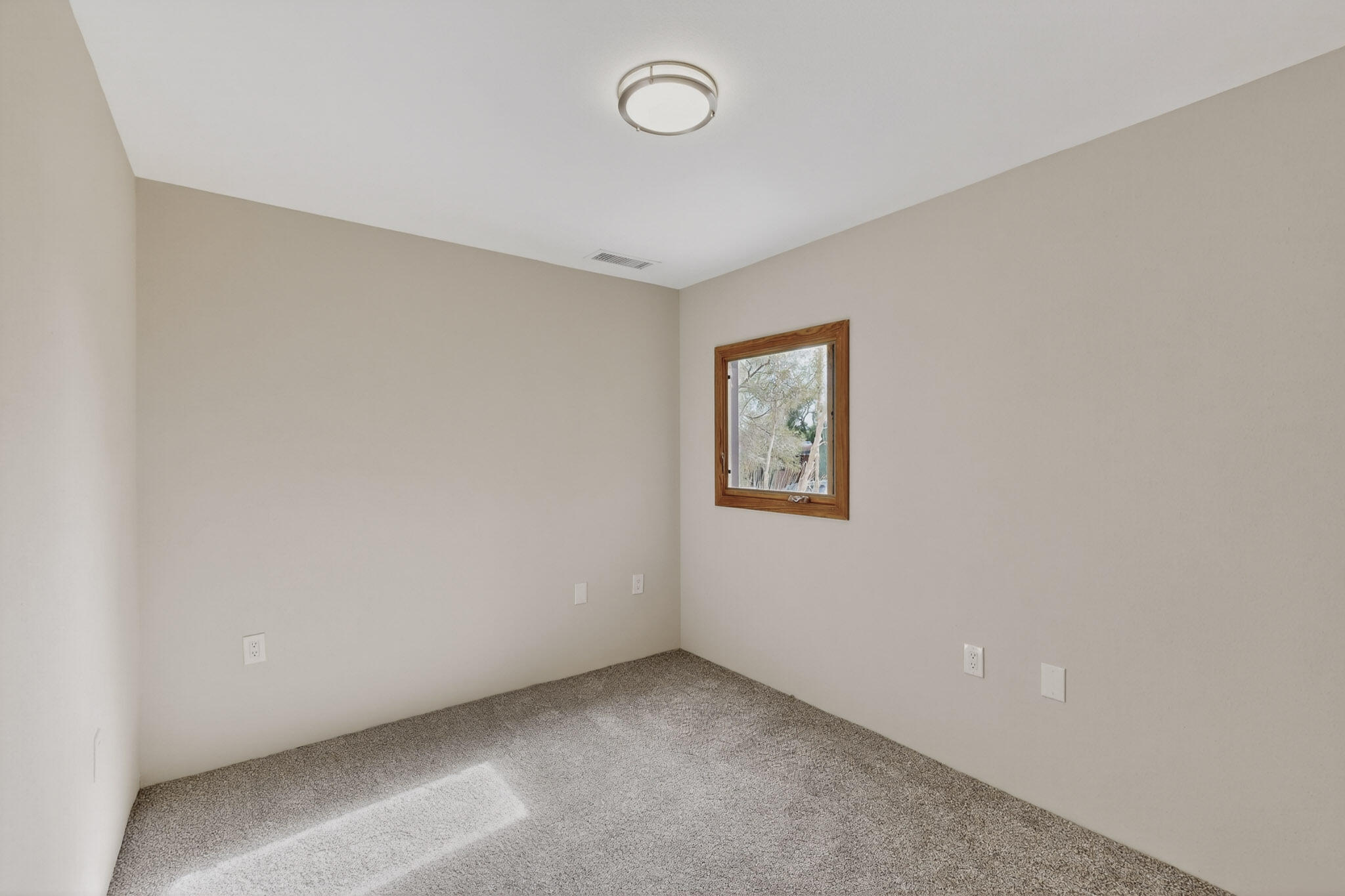 9323 HILTON Avenue NE