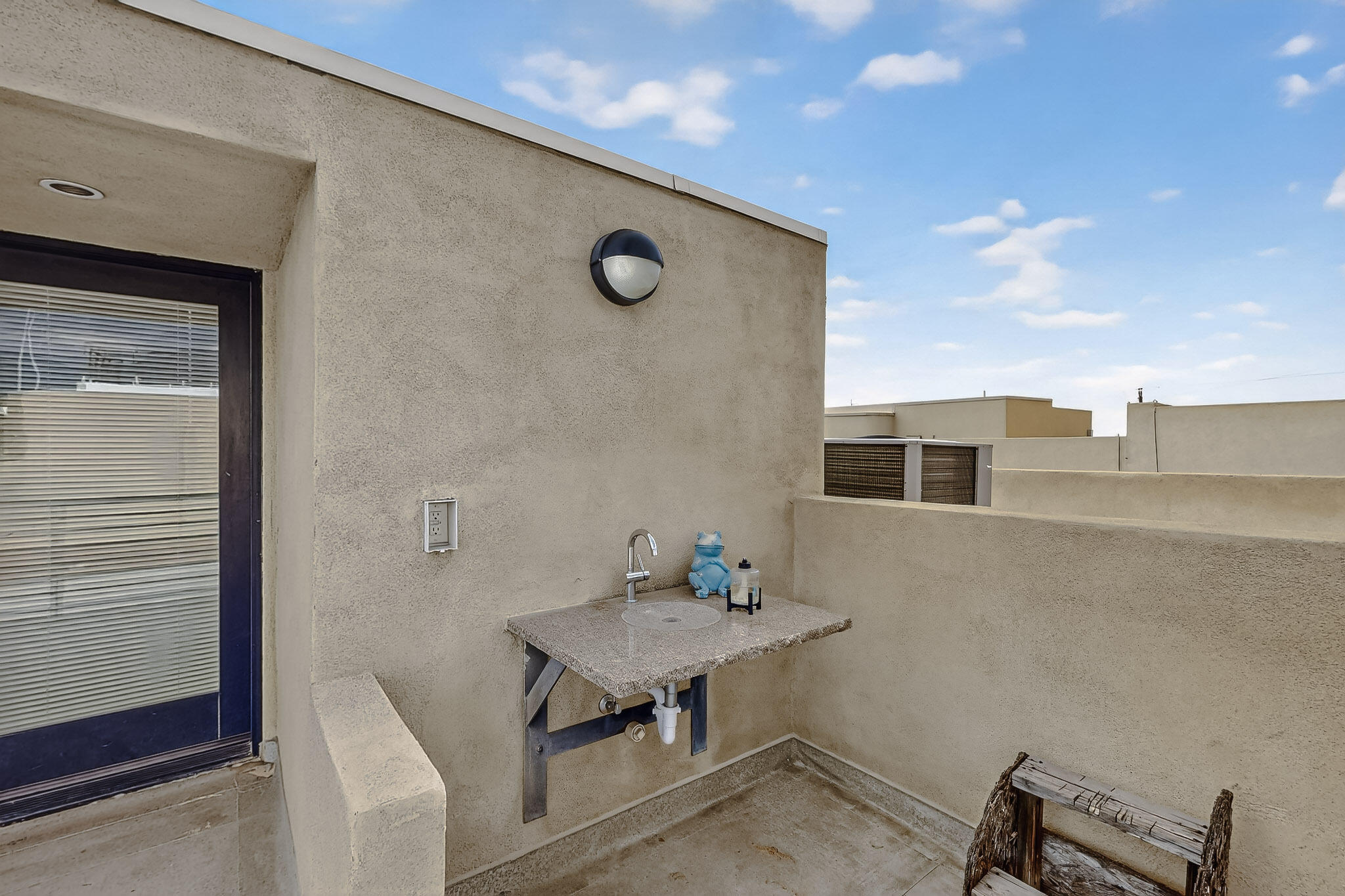 9323 HILTON Avenue NE