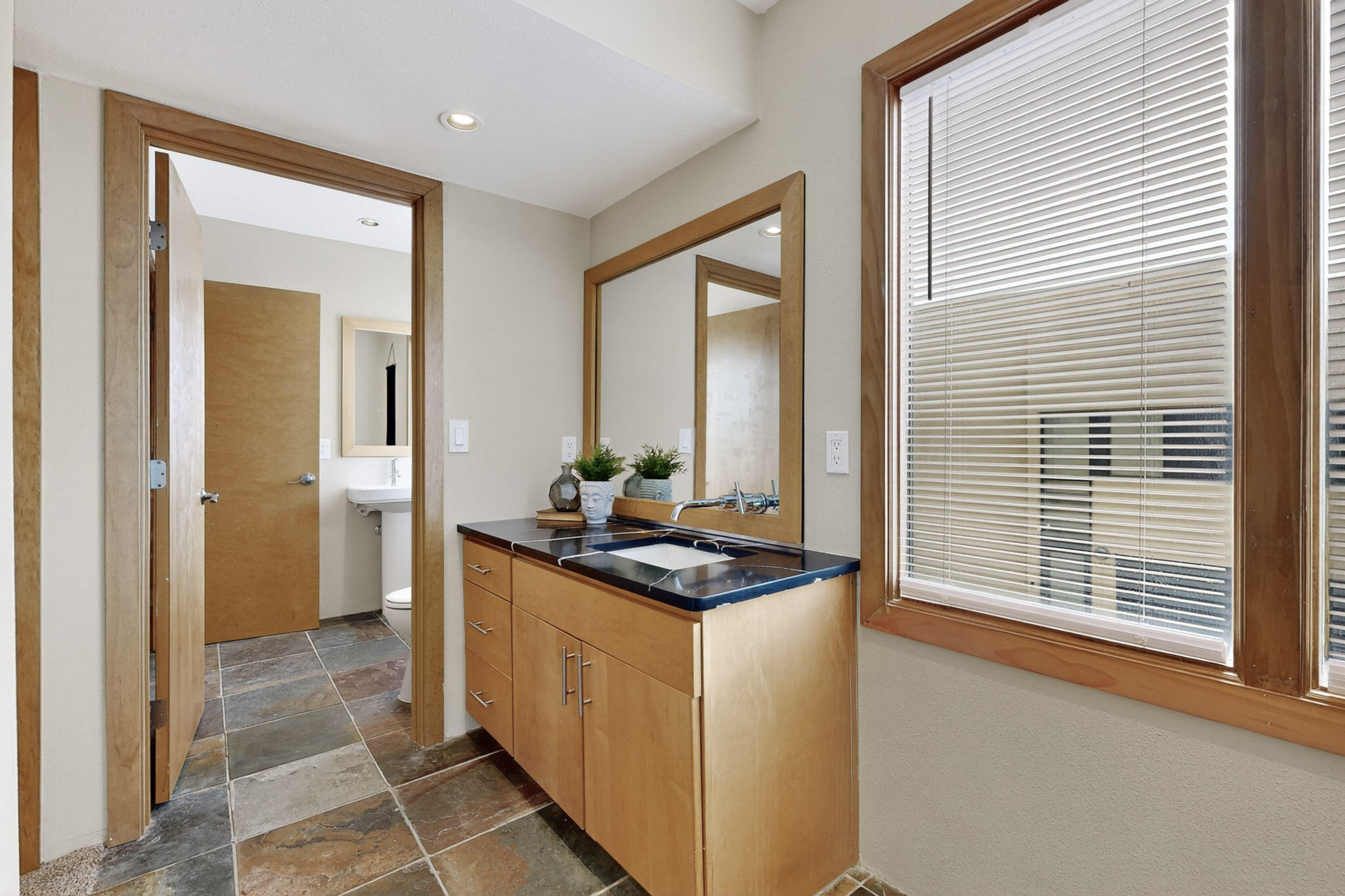 9323 HILTON Avenue NE